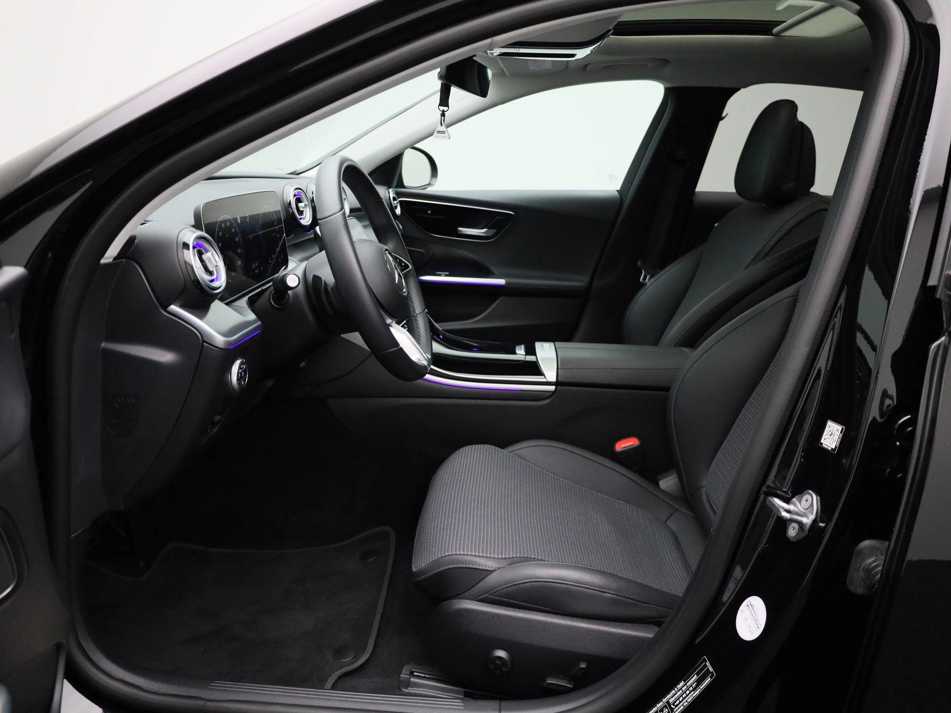 Mercedes-Benz-C-Klasse-image-8