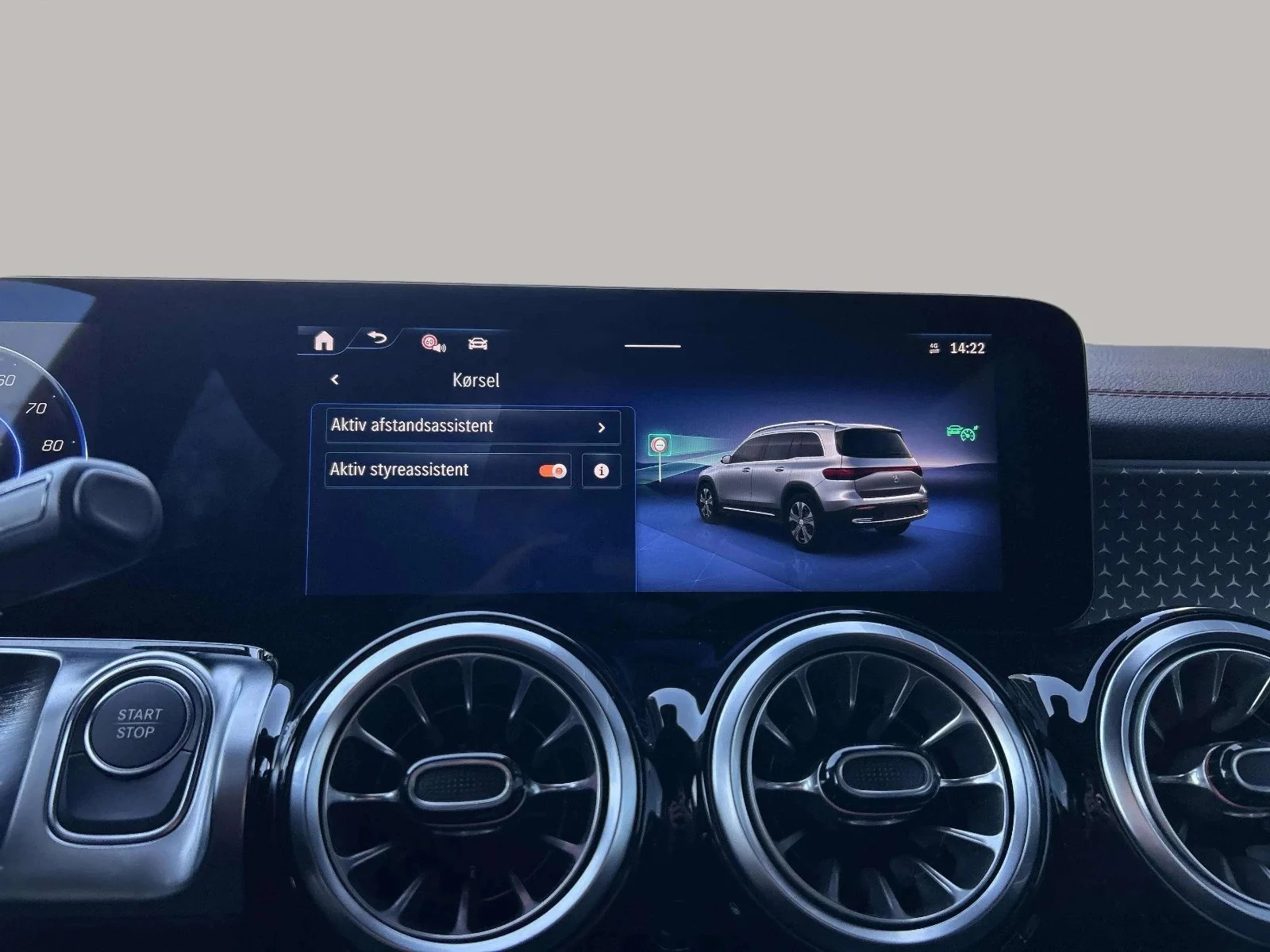 Mercedes-Benz-EQB-image-19