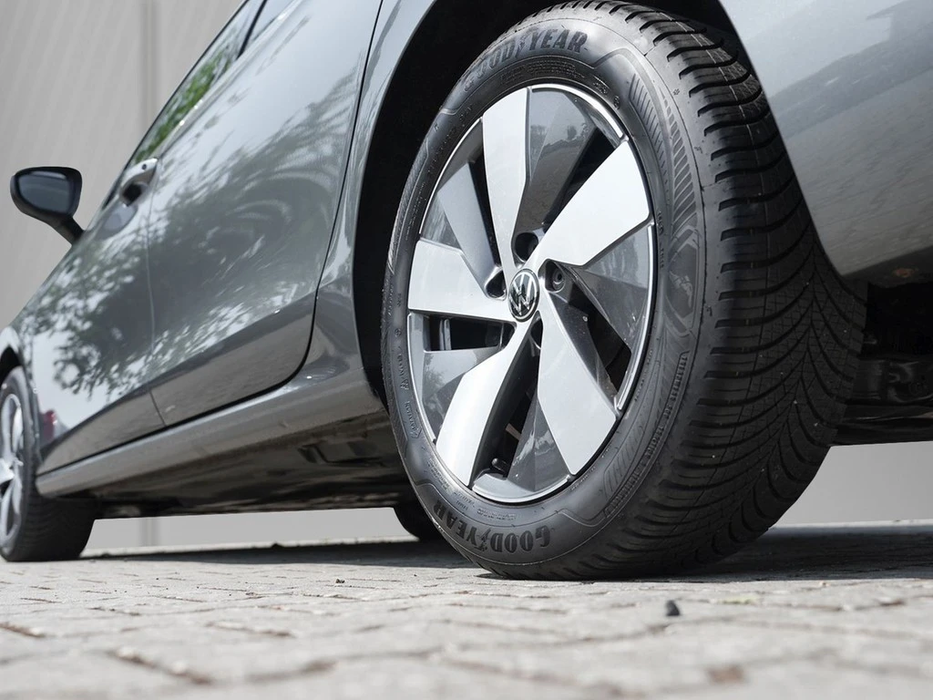 Volkswagen-Passat-image-4