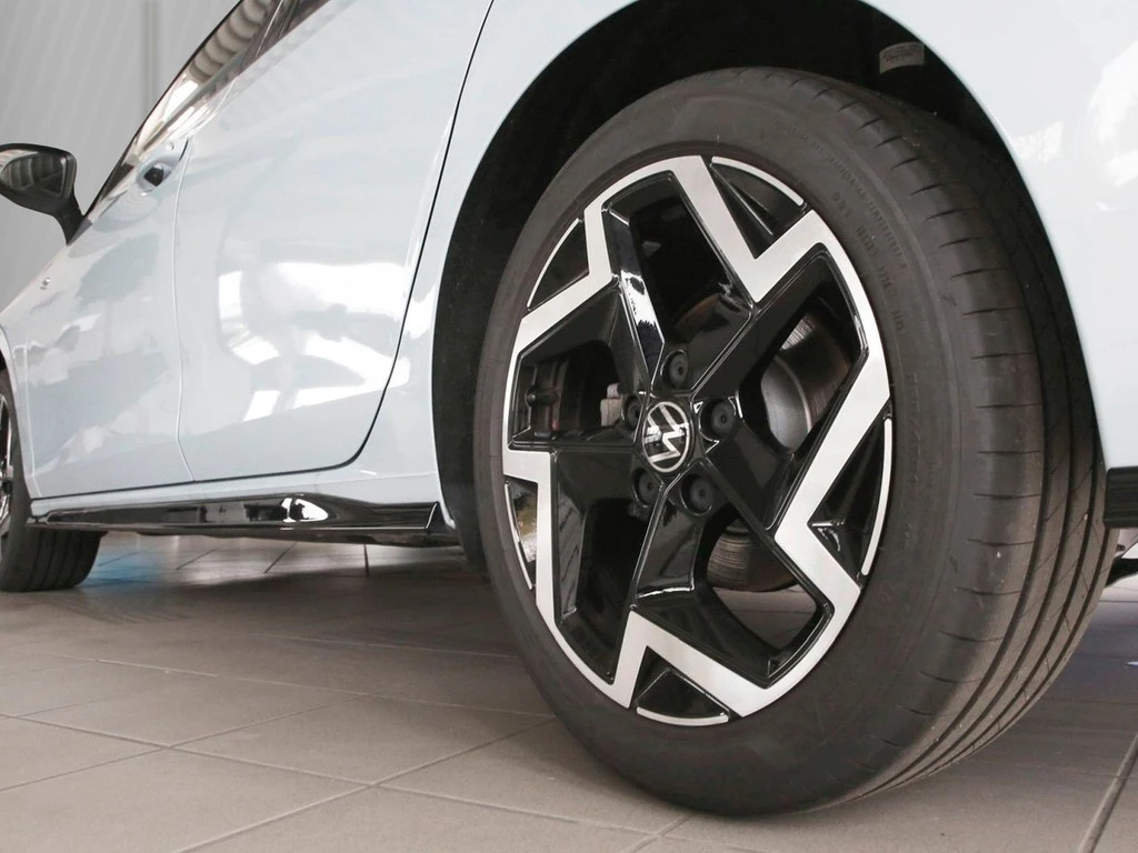 Volkswagen-Golf-image-4