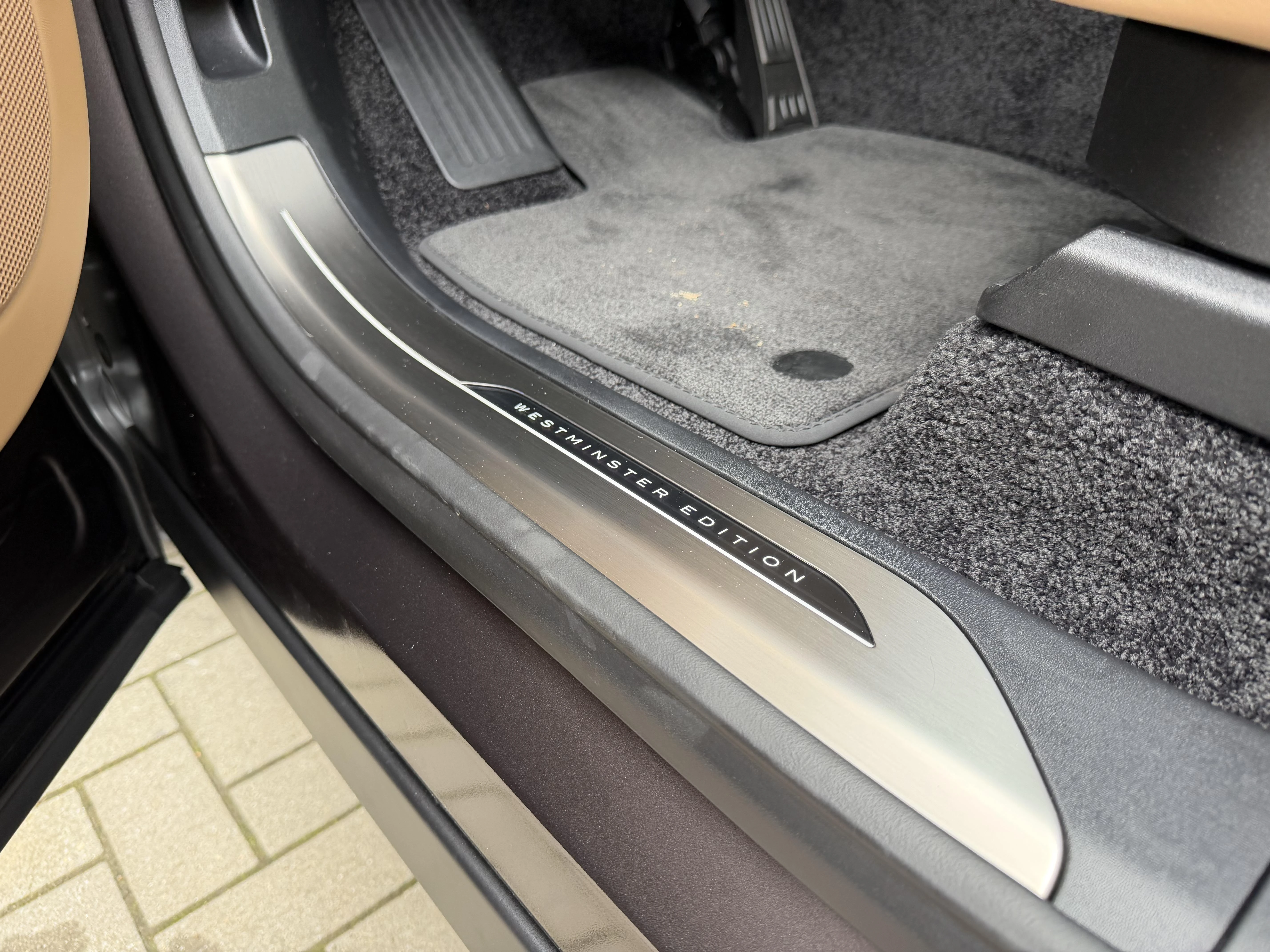 Land Rover-Range Rover-image-32