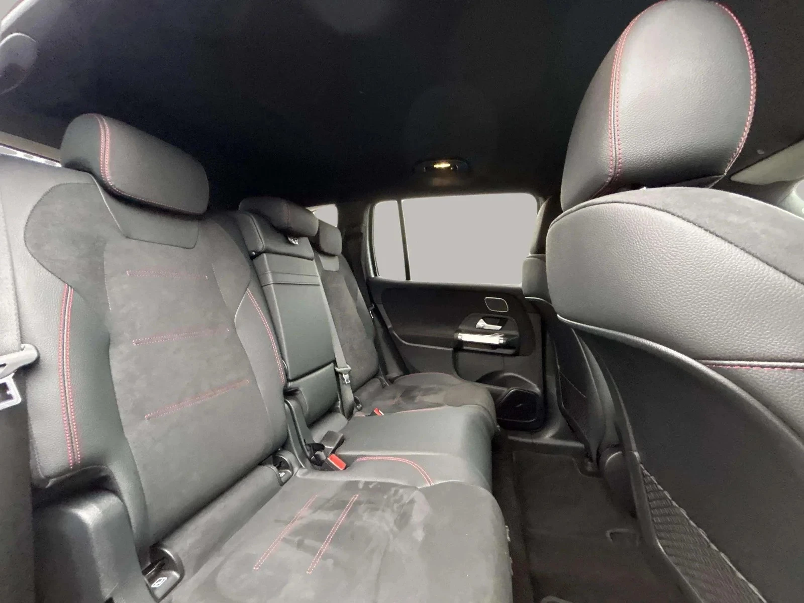 Mercedes-Benz-EQB-image-15