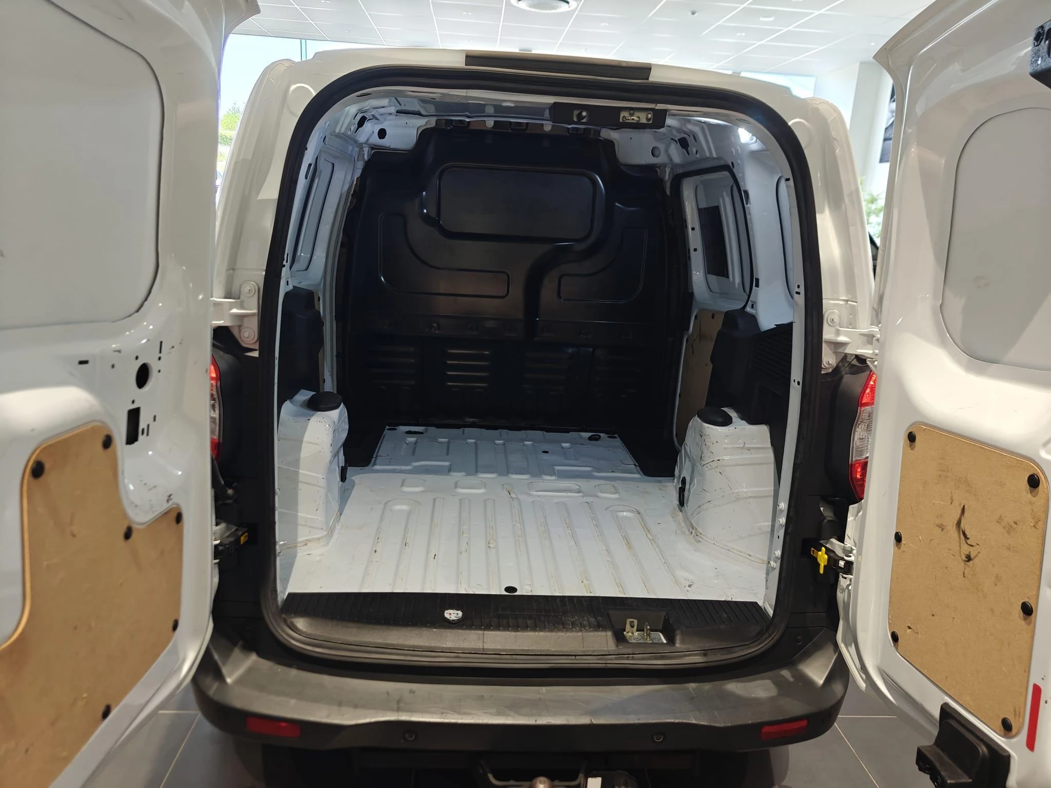 Ford-Transit Courier-image-8