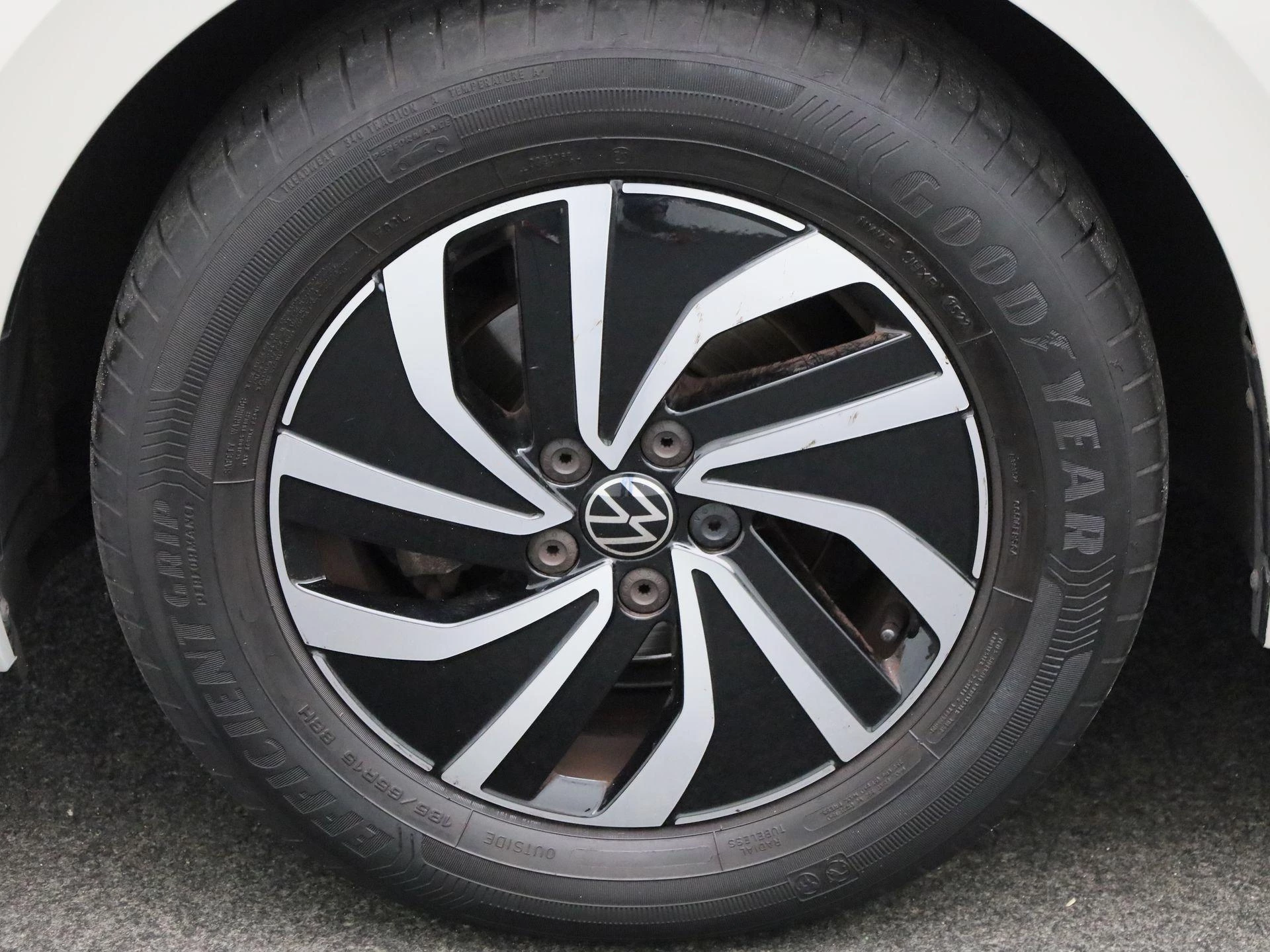 Volkswagen-Polo-image-13