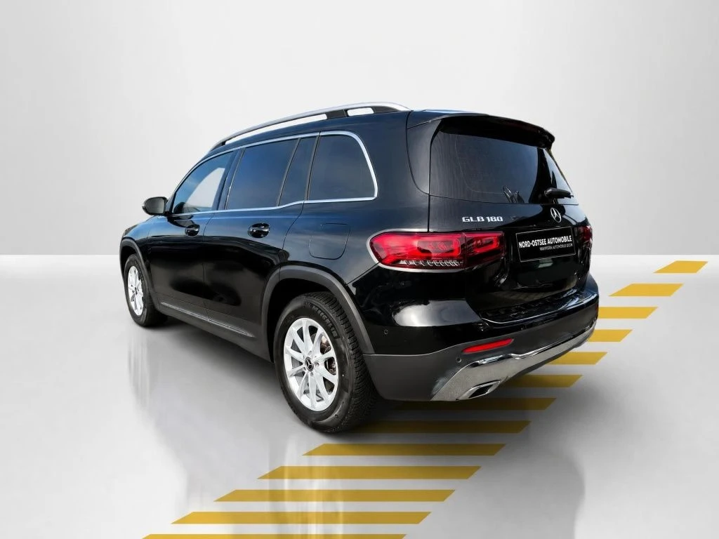 Mercedes-Benz-GLB 180-image-12