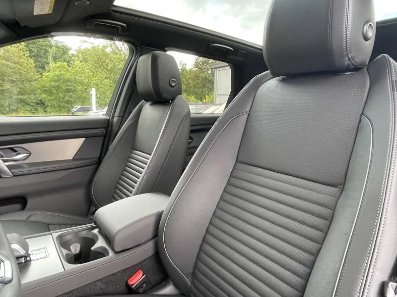 Land Rover-Discovery Sport-image-2