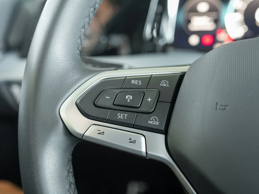 Volkswagen-Golf-image-14