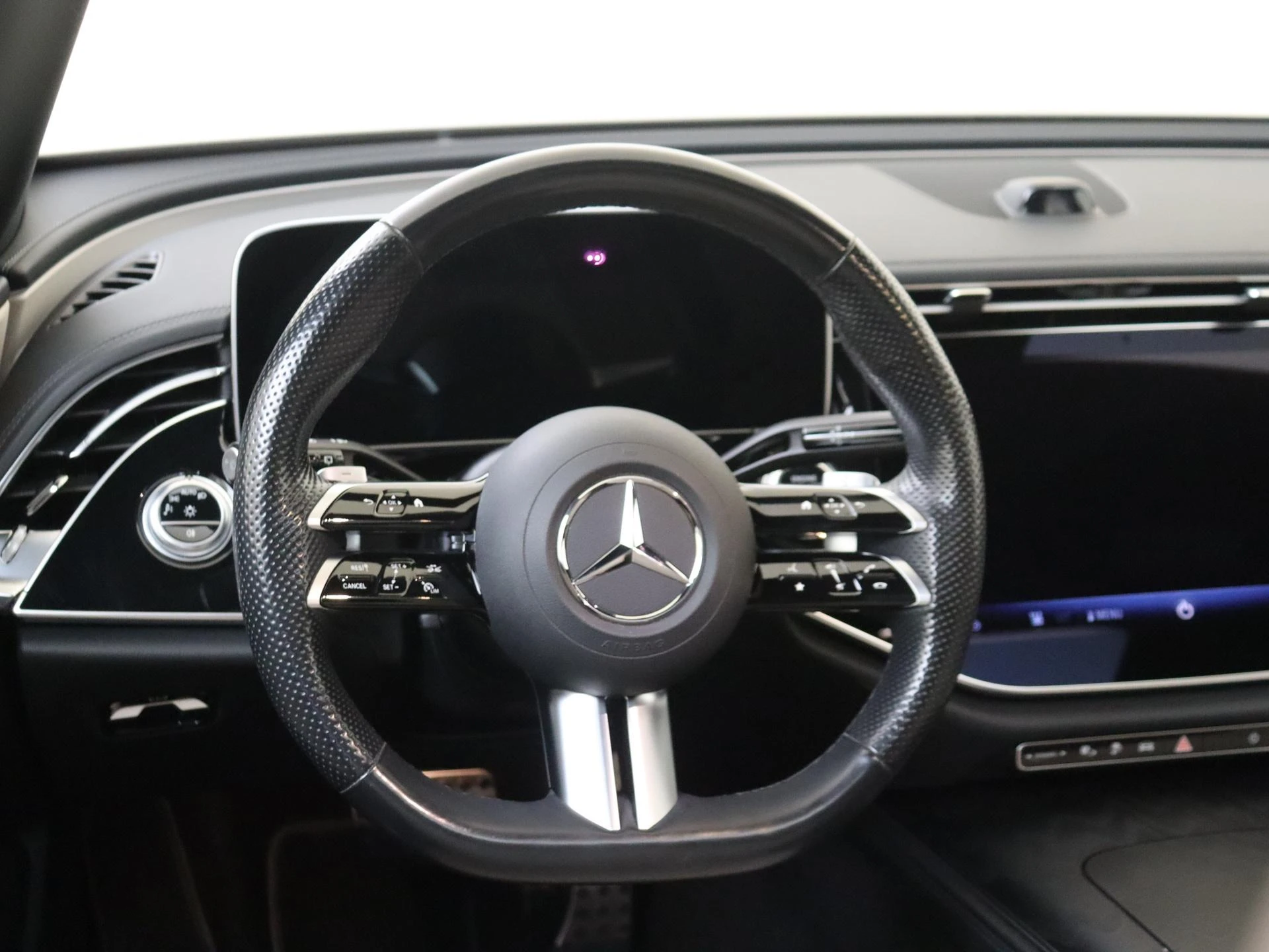 Mercedes-Benz-E-Klasse-image-9
