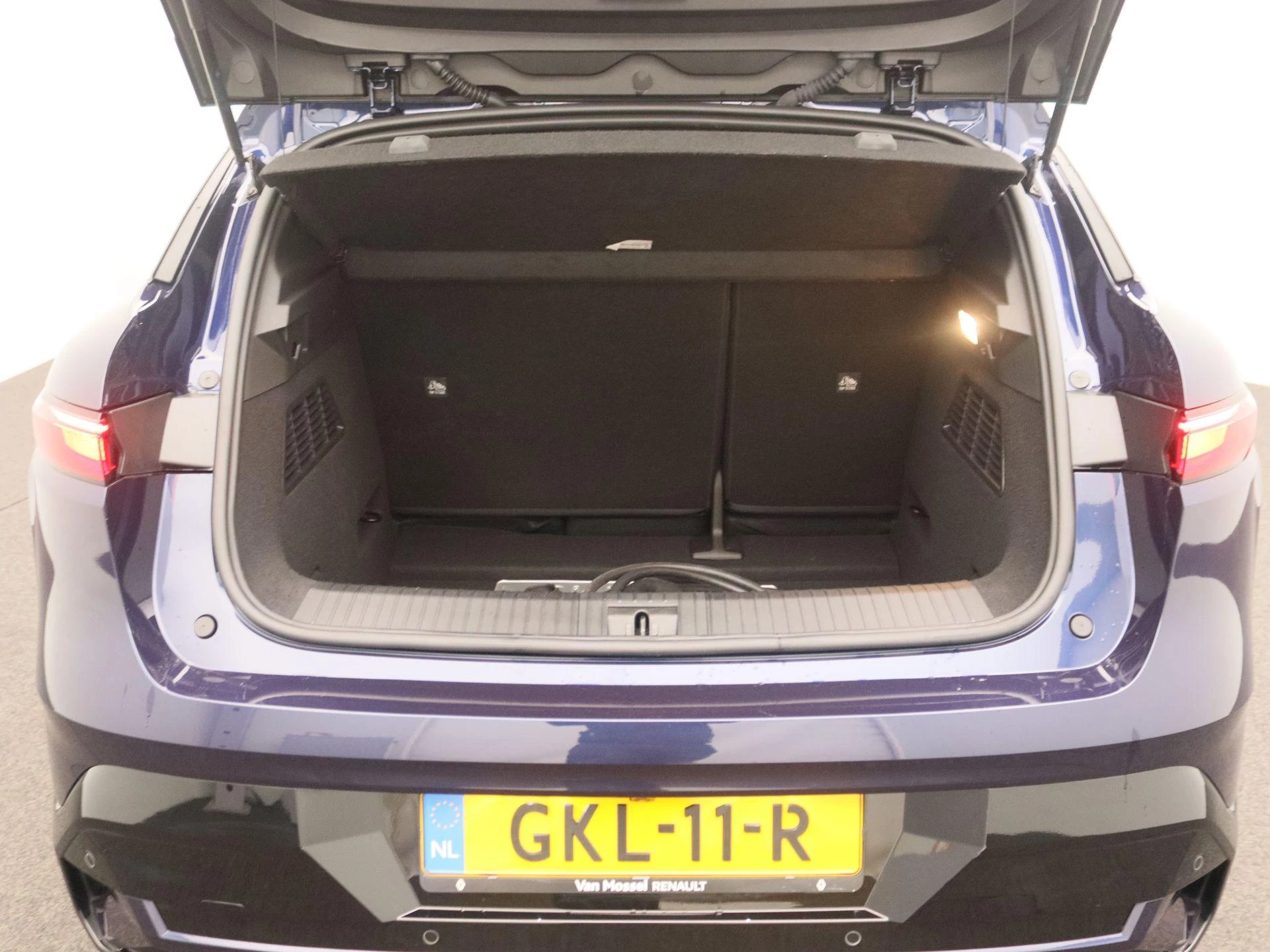 Renault-Megane E-Tech-image-11