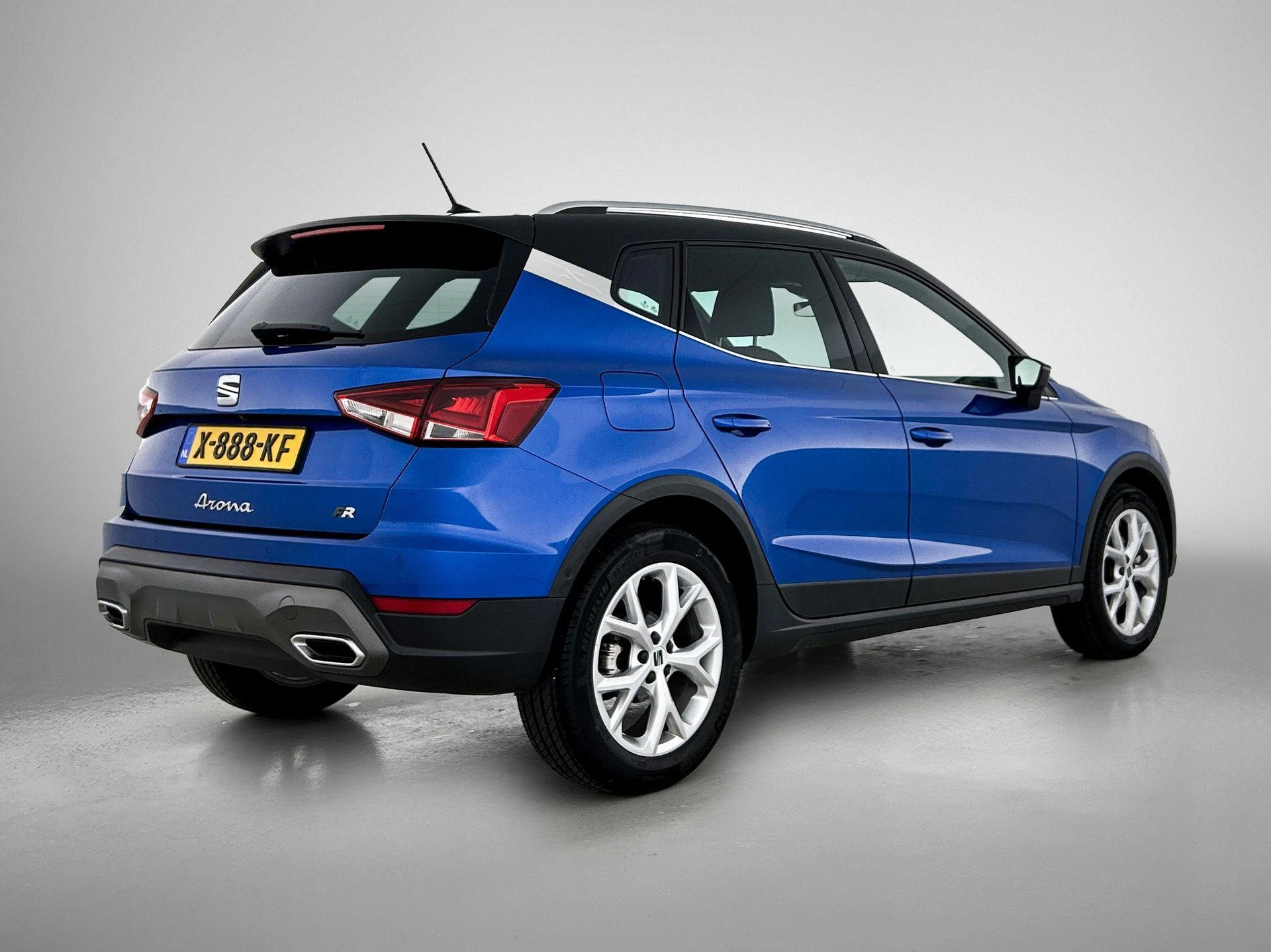 SEAT-Arona-image-3