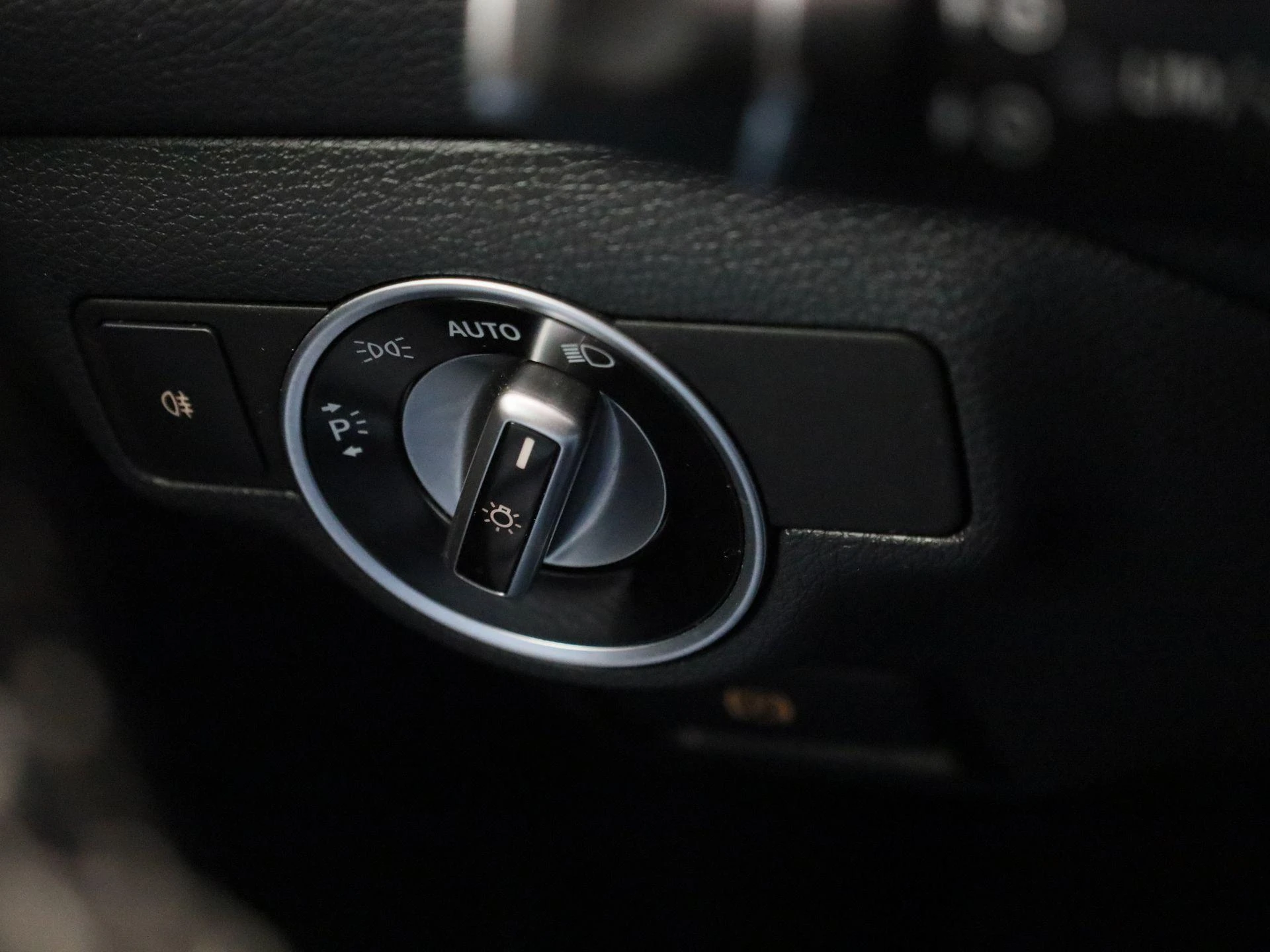 Mercedes-Benz-GLA-image-18