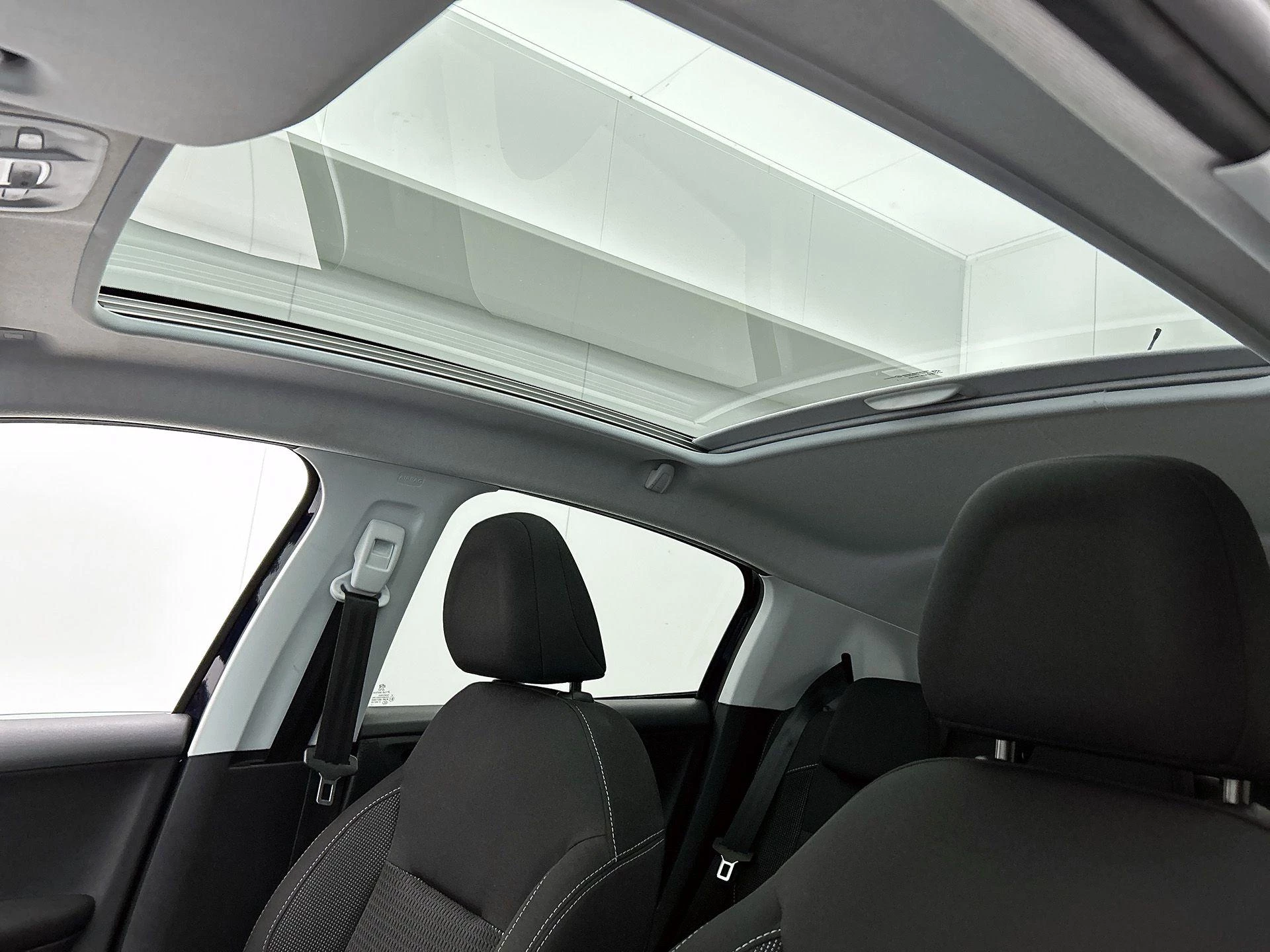 Peugeot-208-image-27