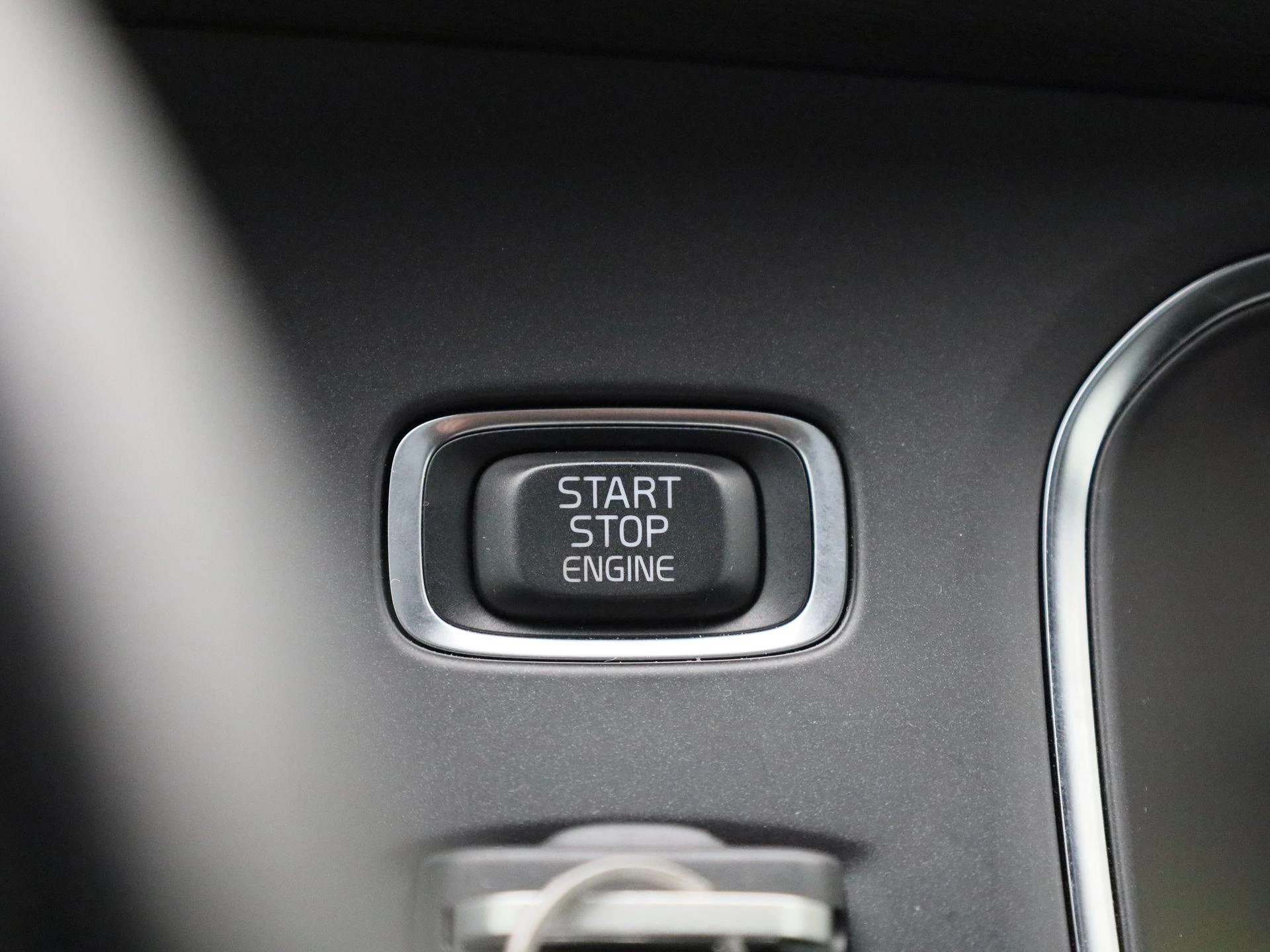 Volvo-V40-image-28
