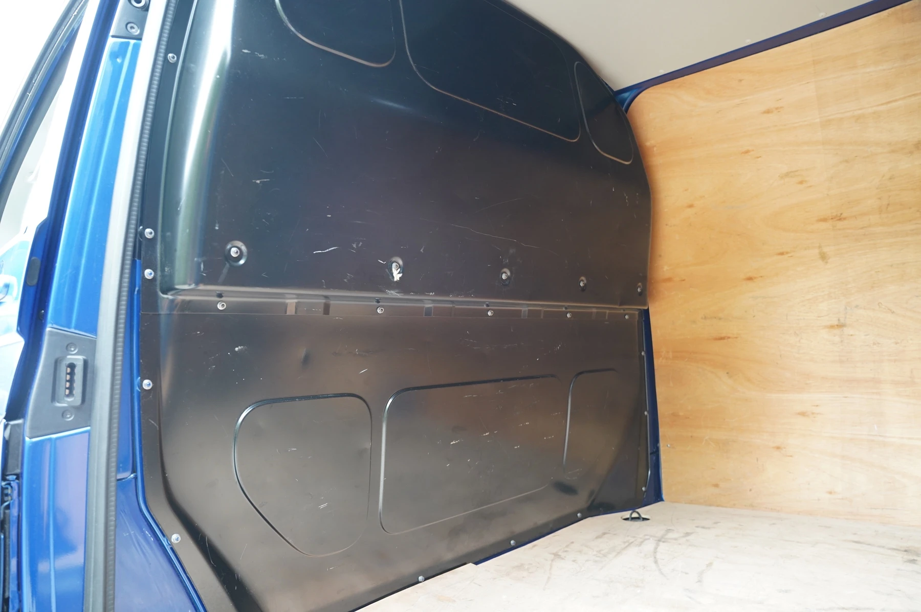 Volkswagen-Transporter-image-30