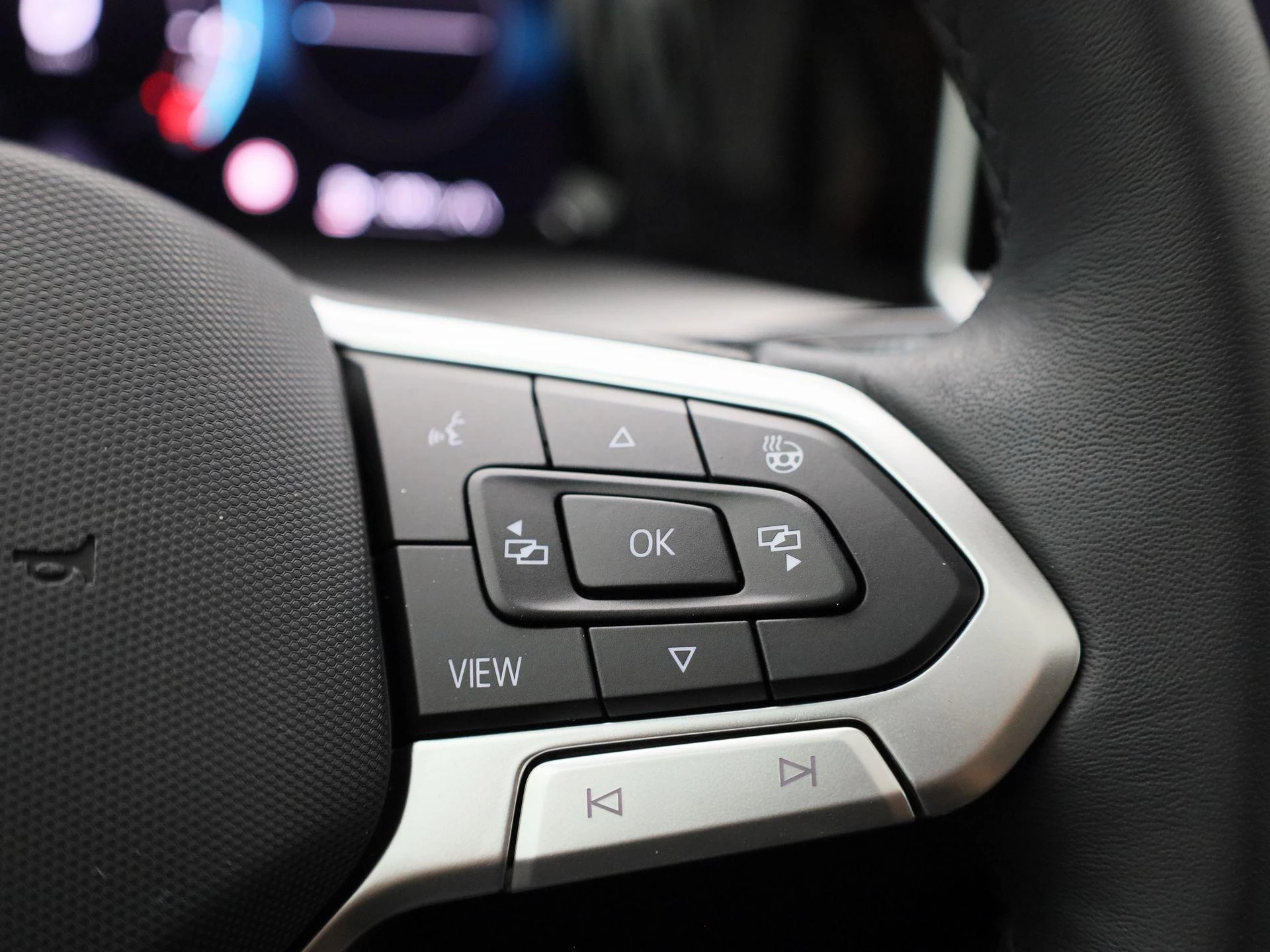 Volkswagen-Golf-image-23