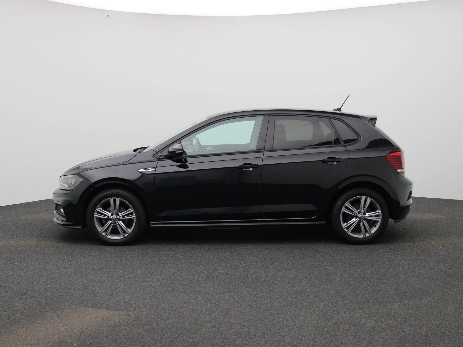 Volkswagen-Polo-image-3