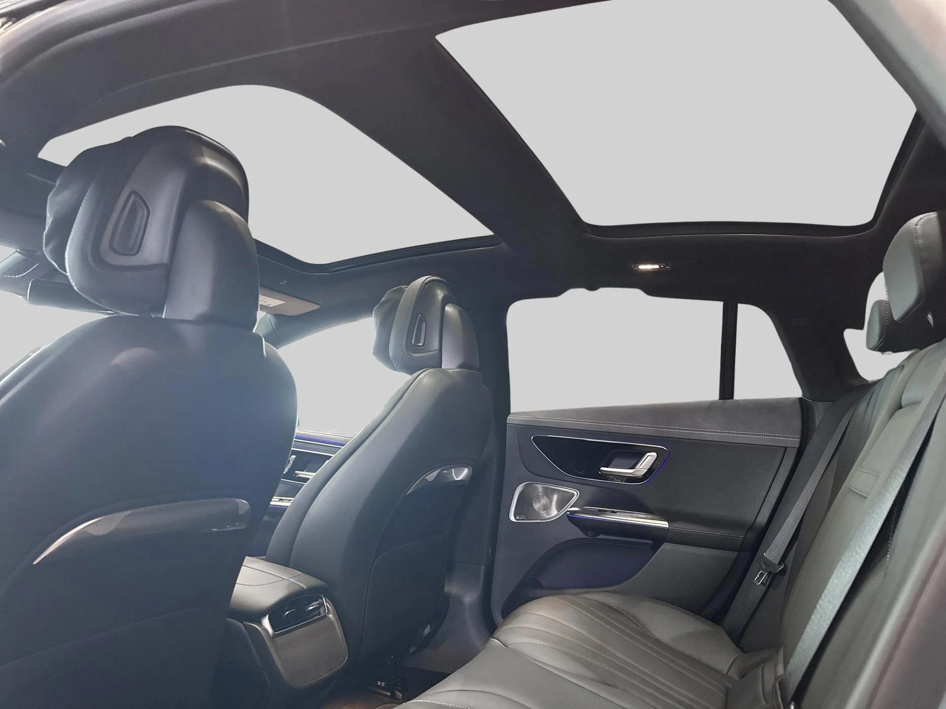Mercedes-Benz-EQE-image-15