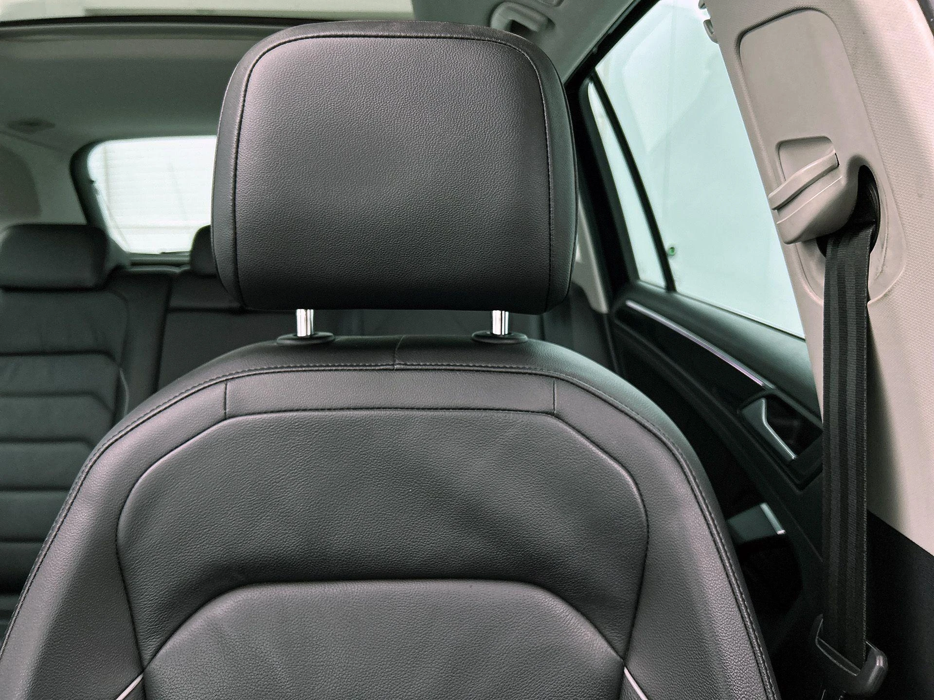 Volkswagen-Tiguan-image-12
