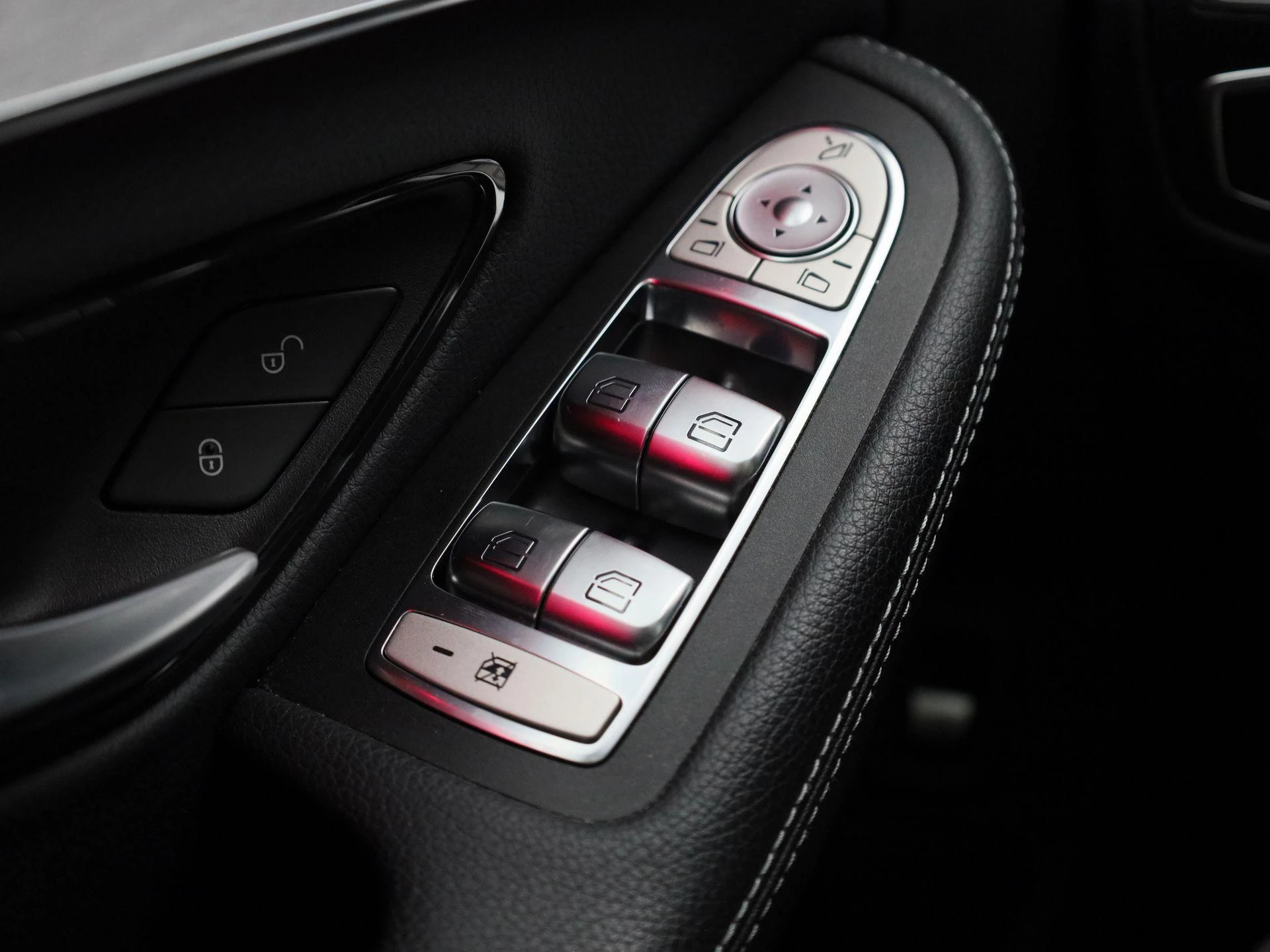 Mercedes-Benz-C-Klasse-image-30