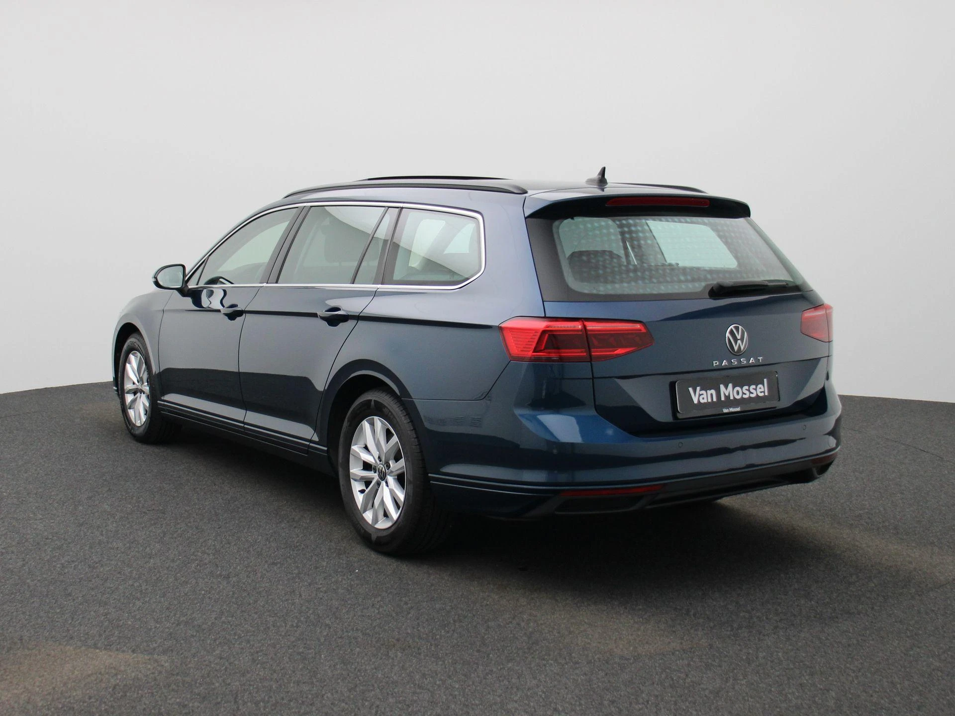 Volkswagen-Passat-image-1