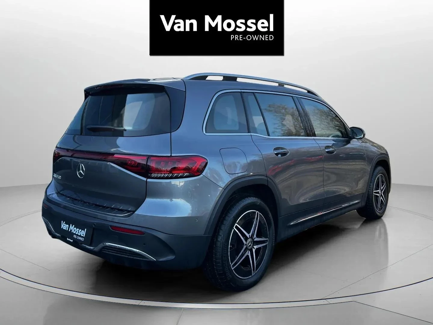 Mercedes-Benz-EQB-image-4