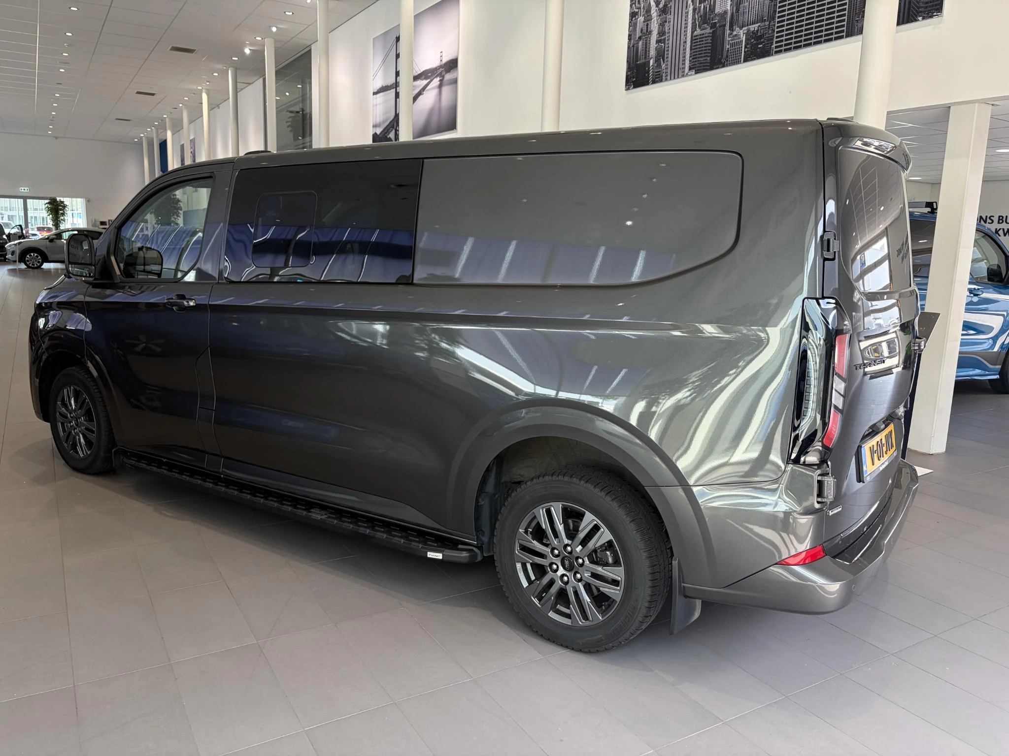 Ford Transit Custom 320 2.5 PHEV L2H1 Limited DC