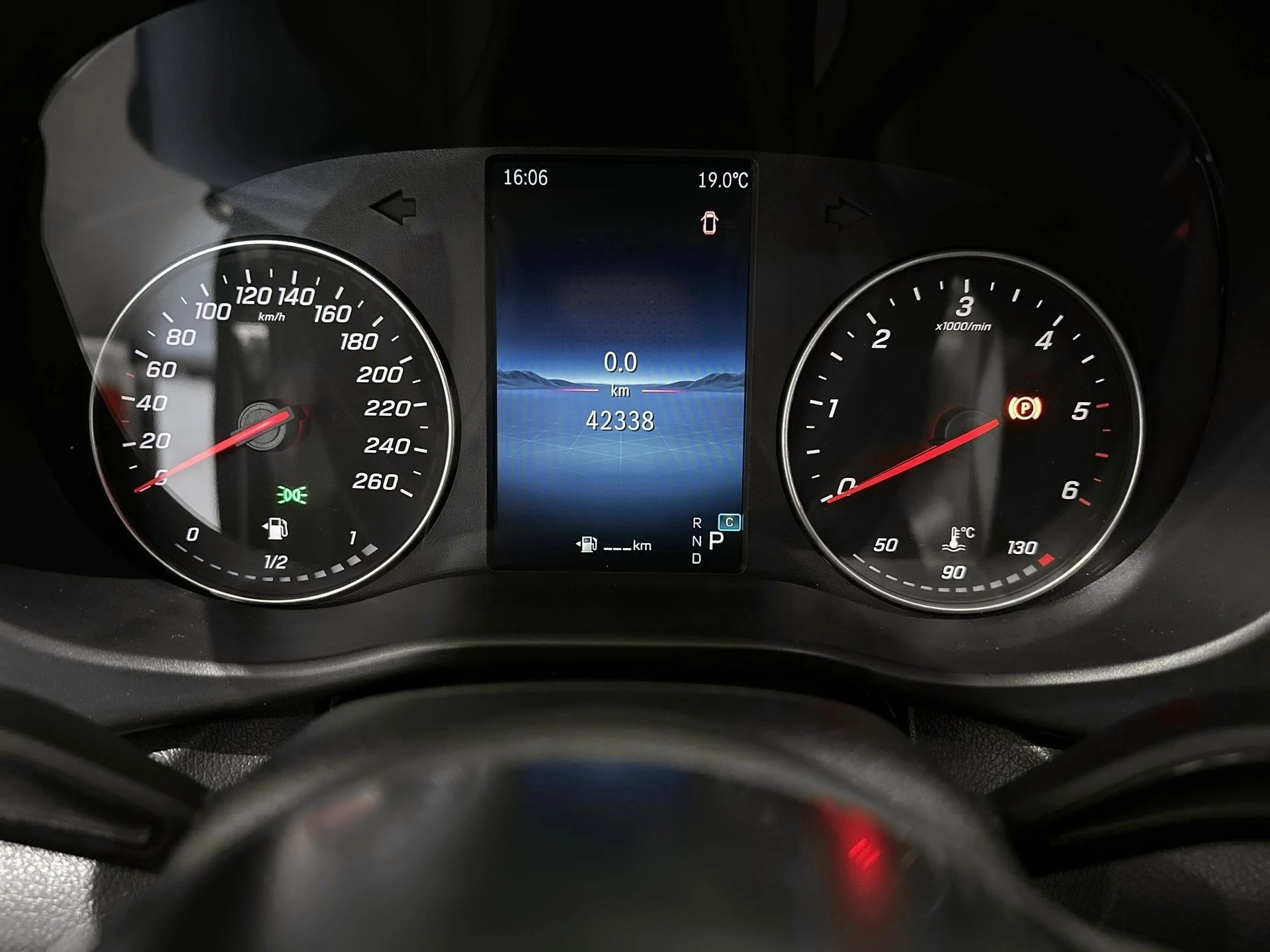 Mercedes-Benz-Vito-image-10