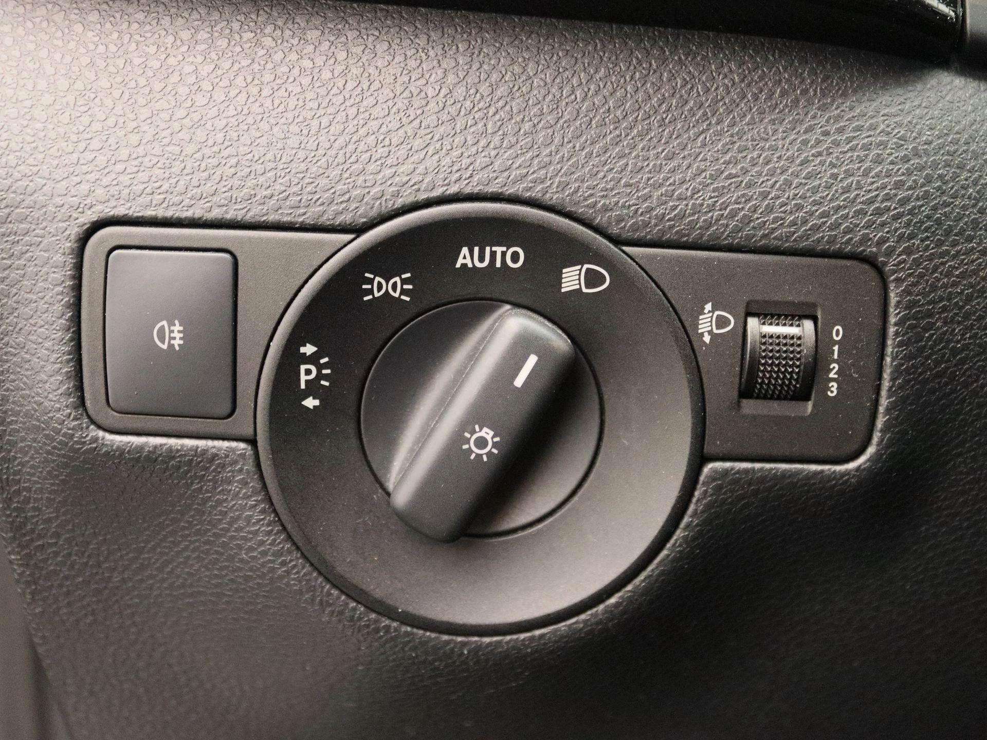 Mercedes-Benz-B-Klasse-image-19