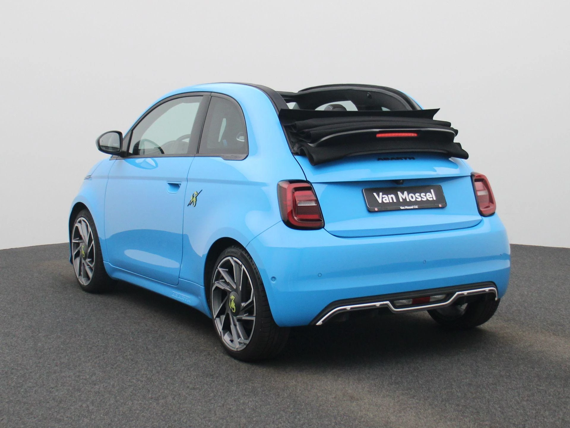 Abarth-500C-image-45