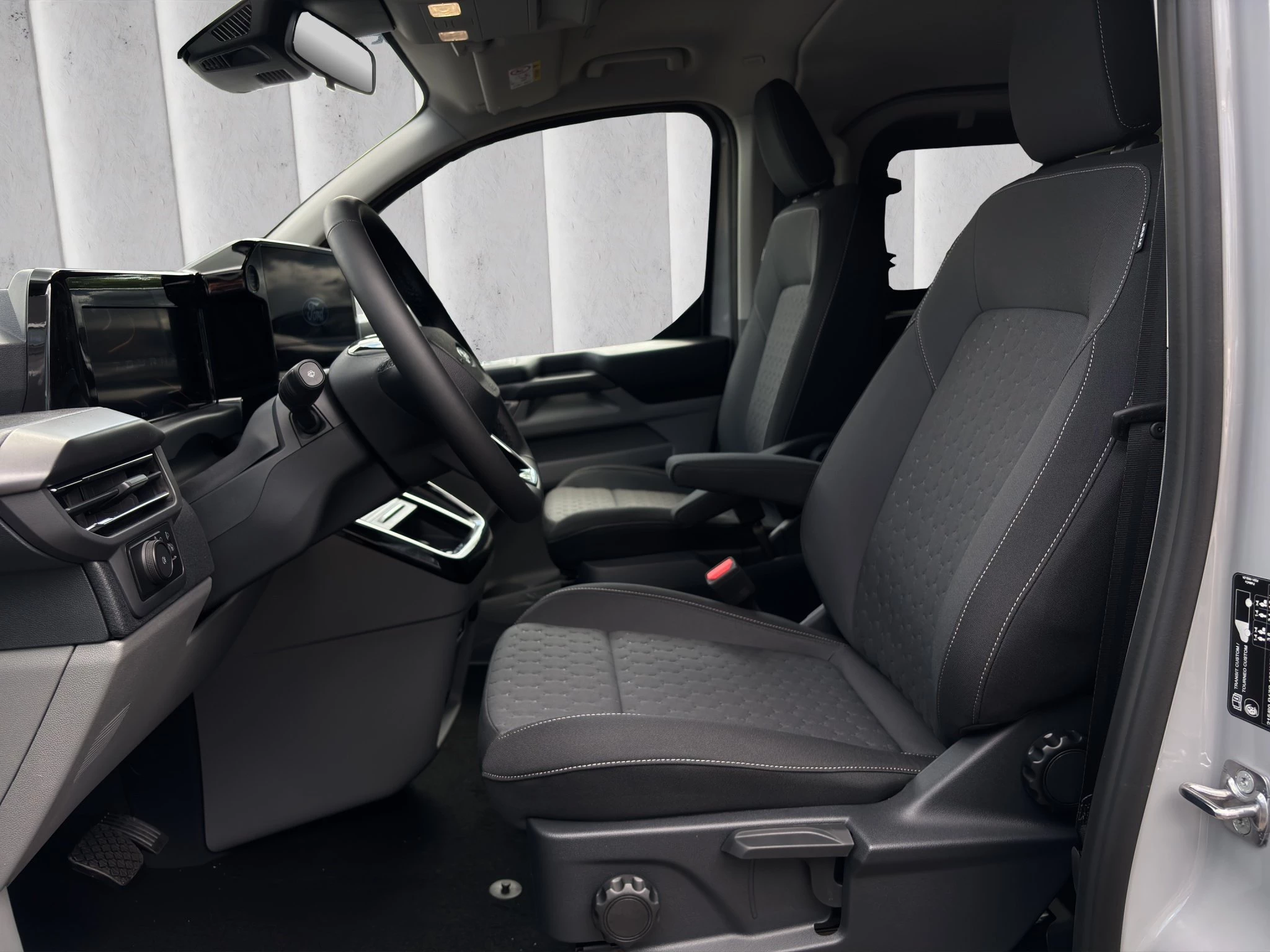 Ford Tourneo Custom Titanium 2.0 EcoBlue 125kW 320 L1 Auto FWD Van. 4-türig