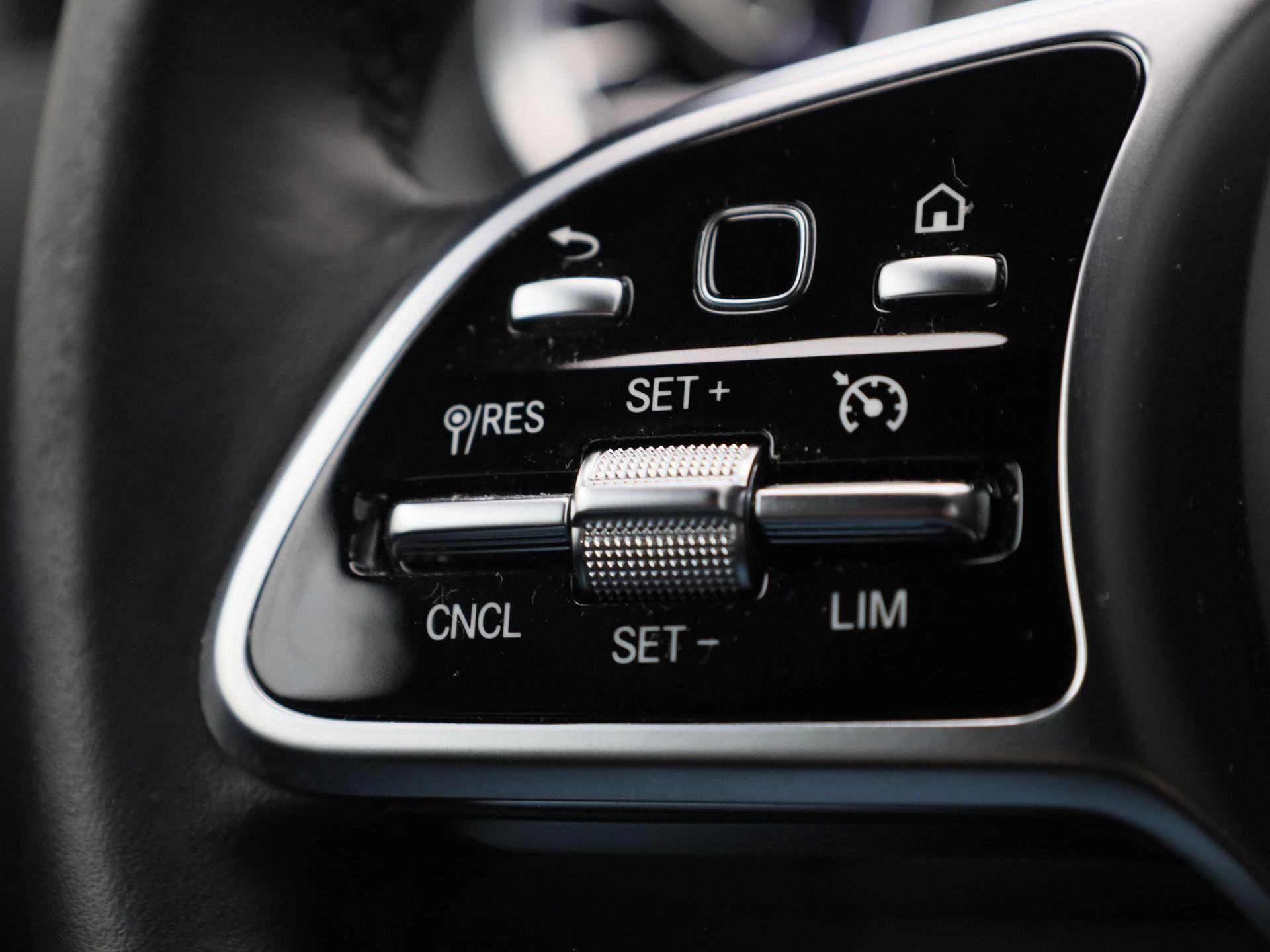 Mercedes-Benz-EQA-image-19