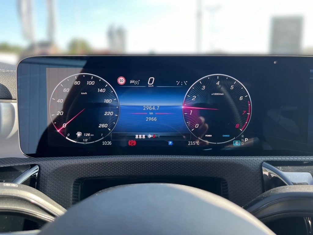 Mercedes-Benz-CLA 200-image-6