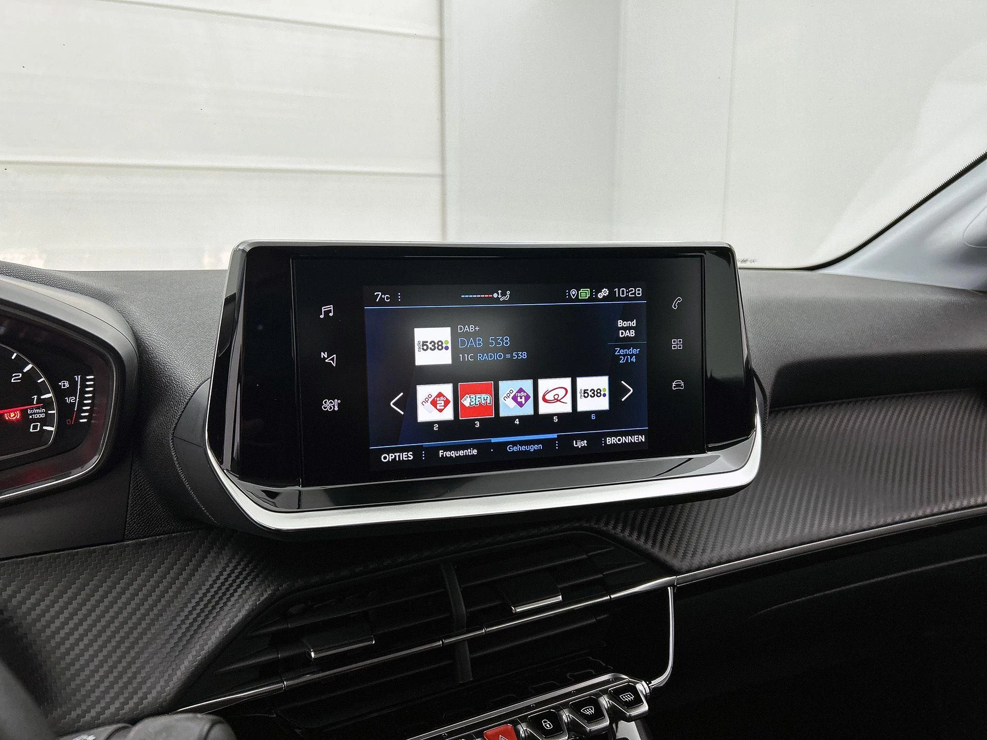 Peugeot-208-image-22