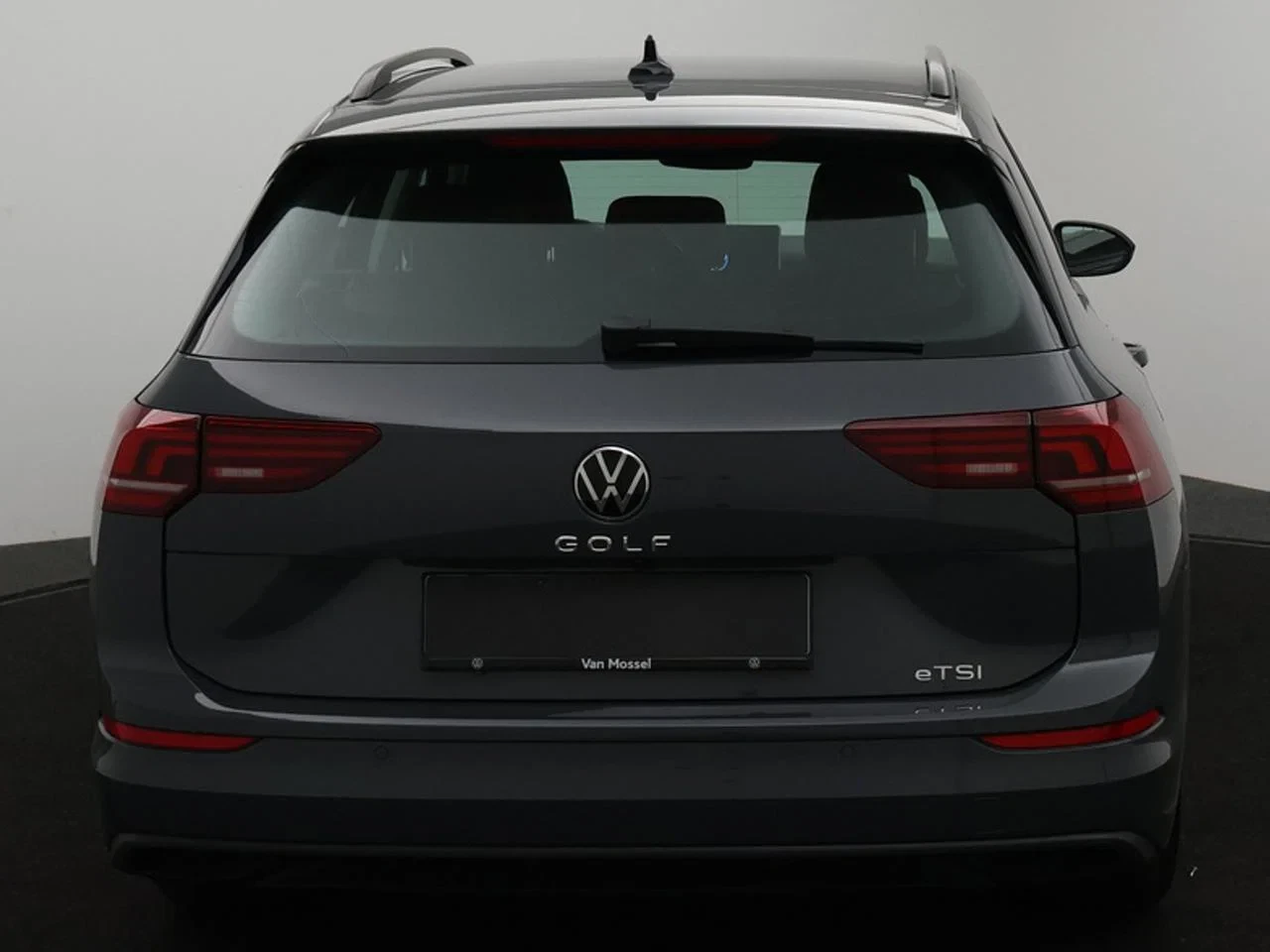 Volkswagen-Golf-image-4