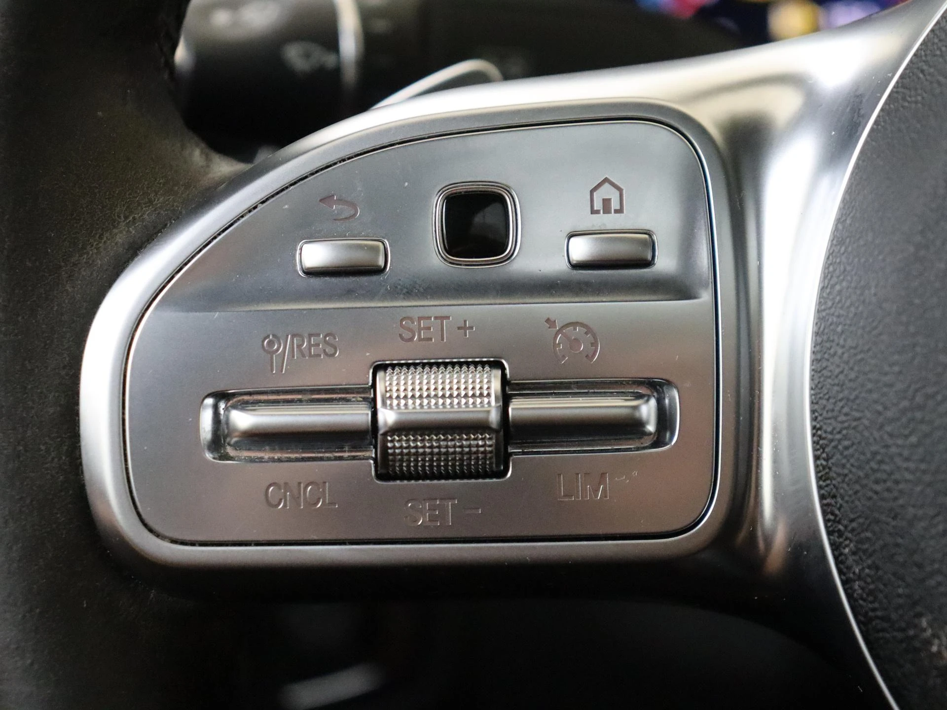 Mercedes-Benz-C-Klasse-image-13