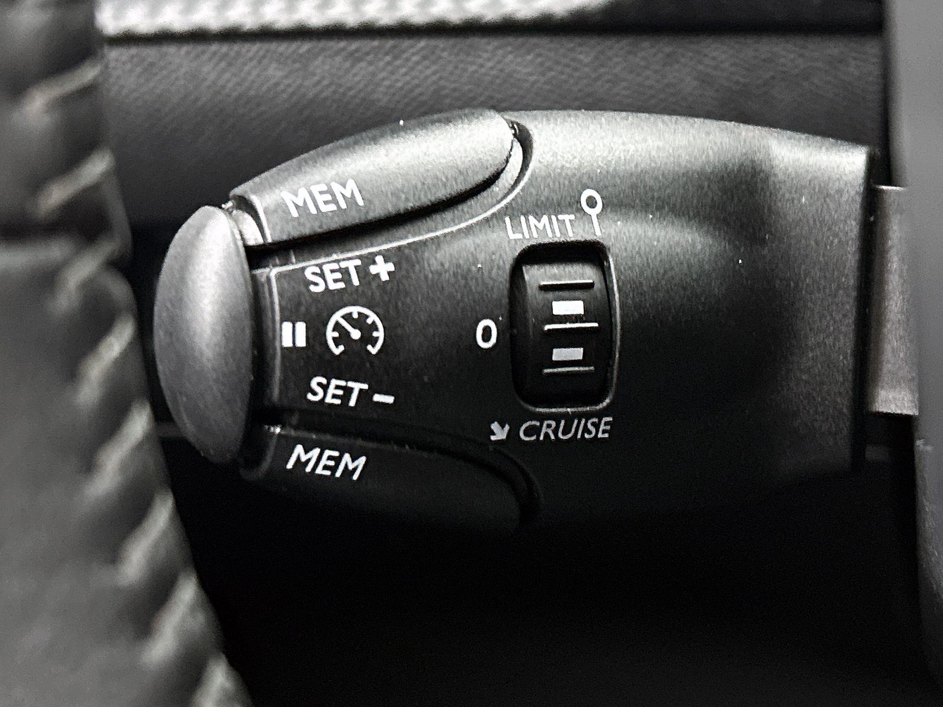 Peugeot-e-208-image-5