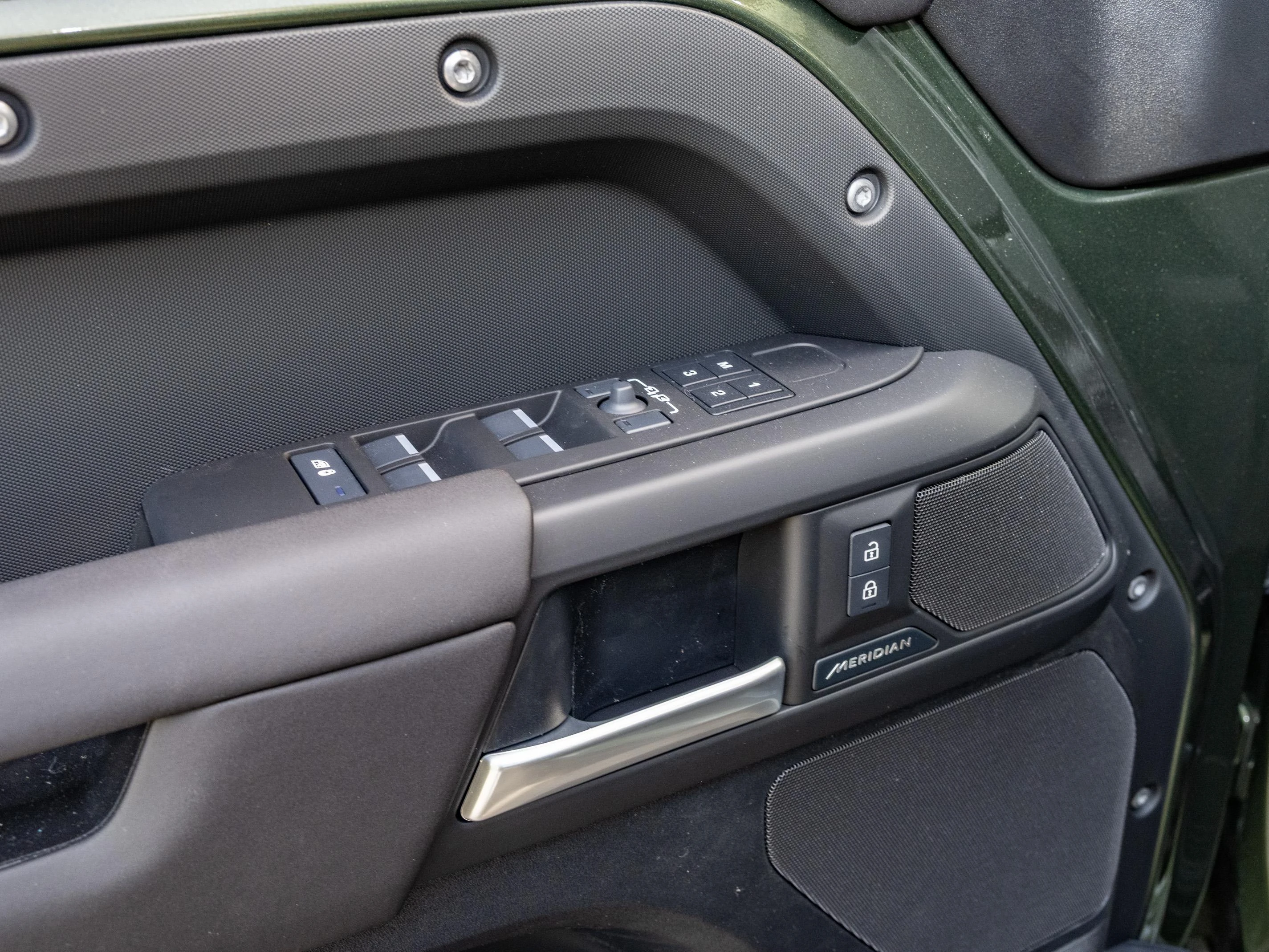 Land Rover Defender D250 X-Dynamic SE