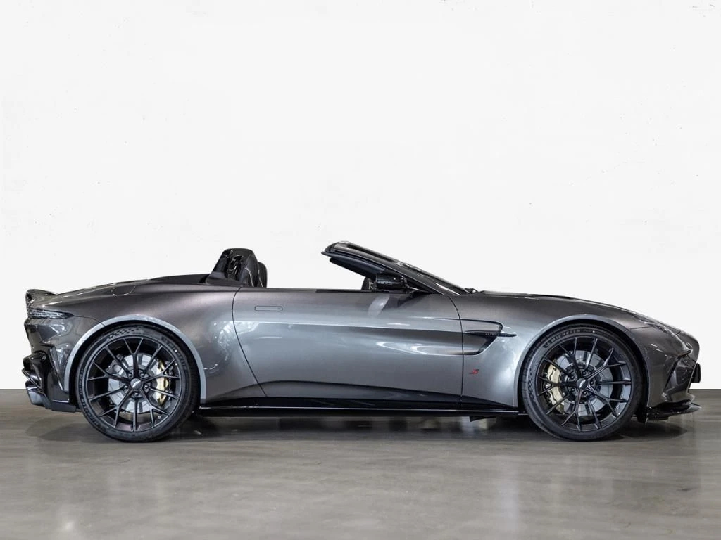 Aston Martin-V8 Vantage-image-13