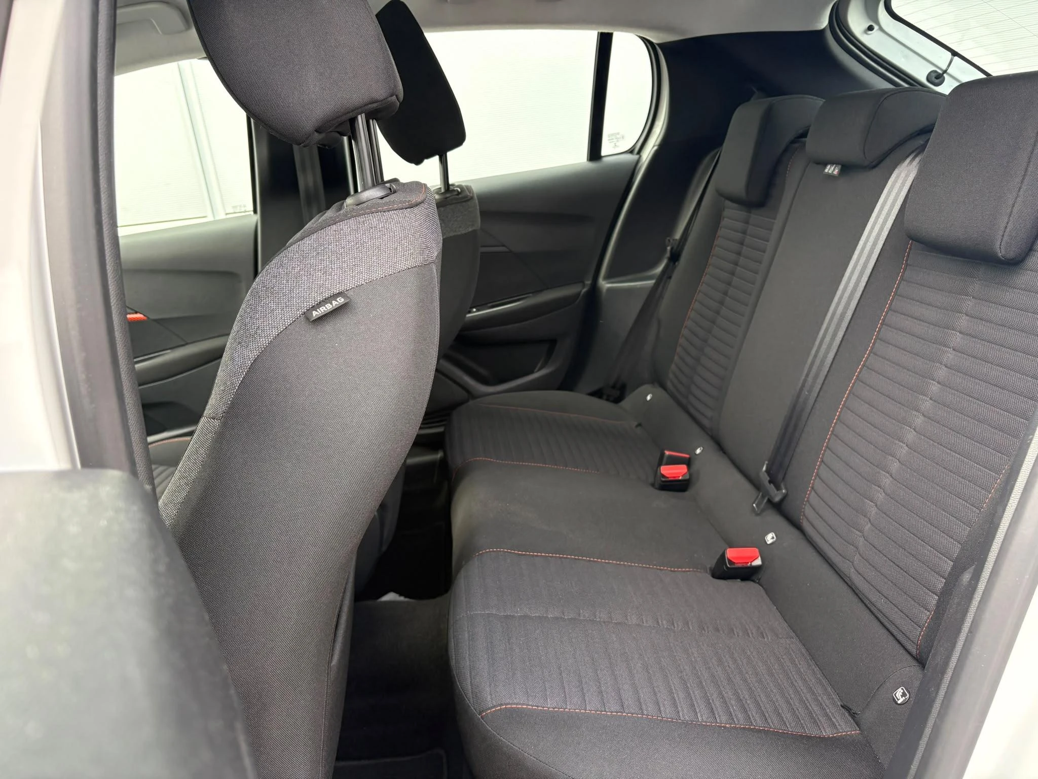 Peugeot-208-image-15