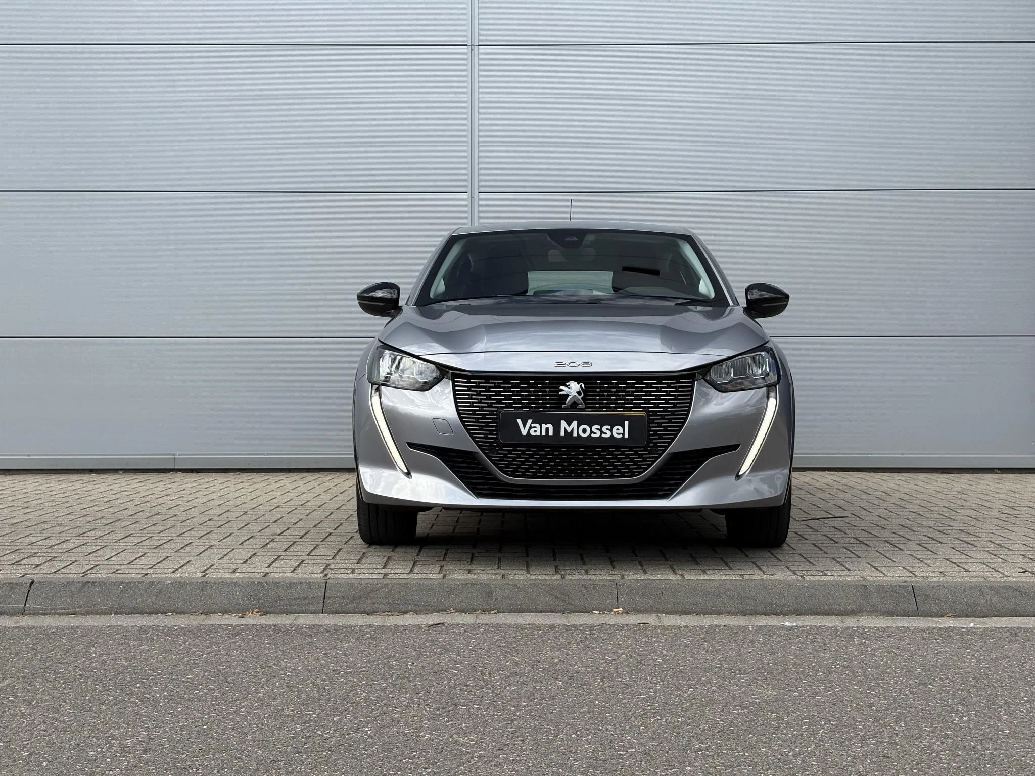 Peugeot-e-208-image-8