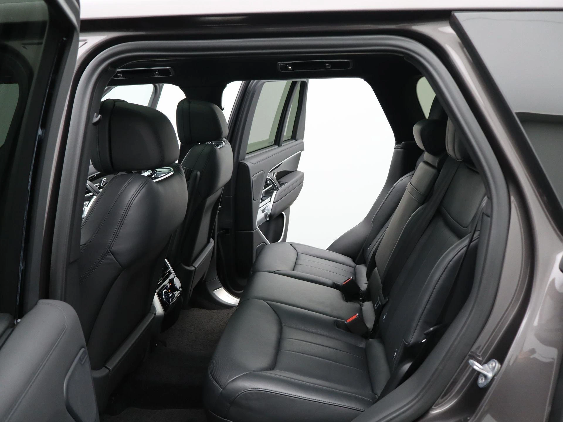 Land Rover-Range Rover-image-11
