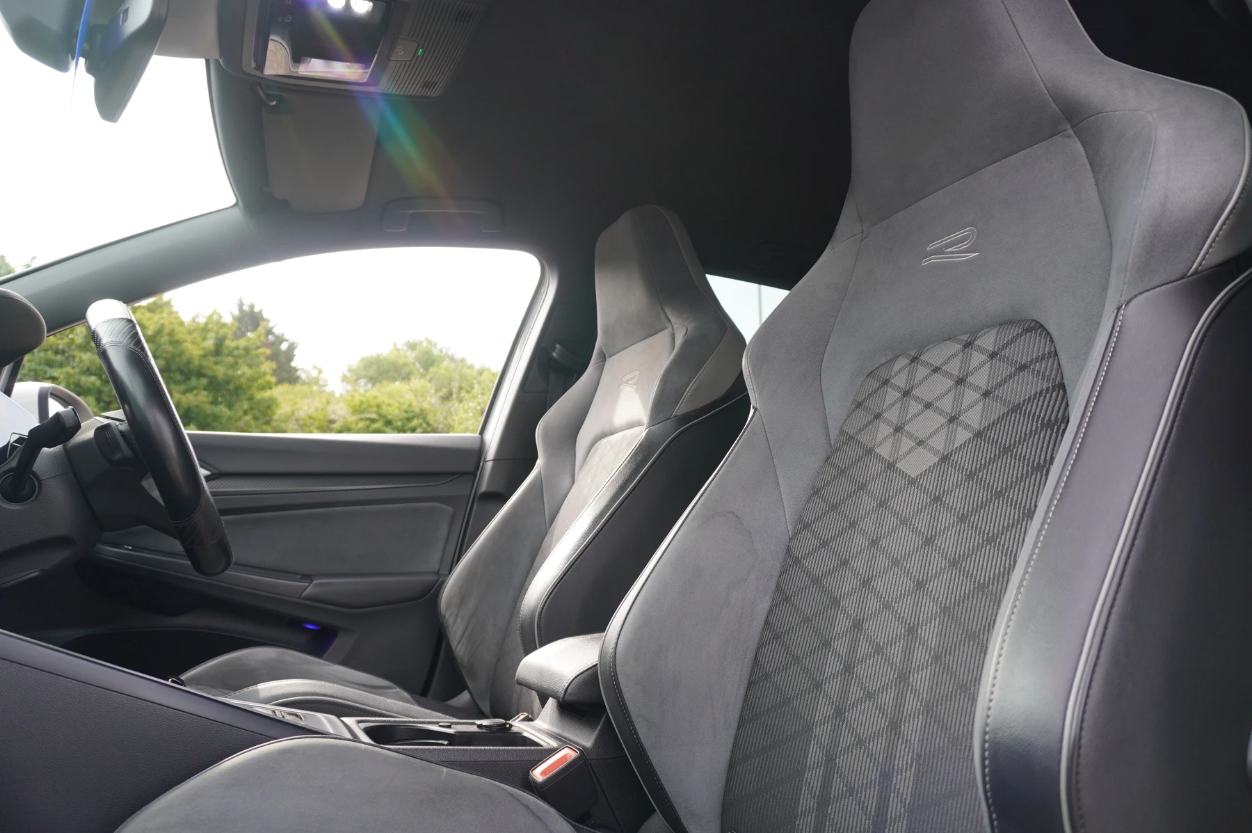 Volkswagen-Golf-image-9