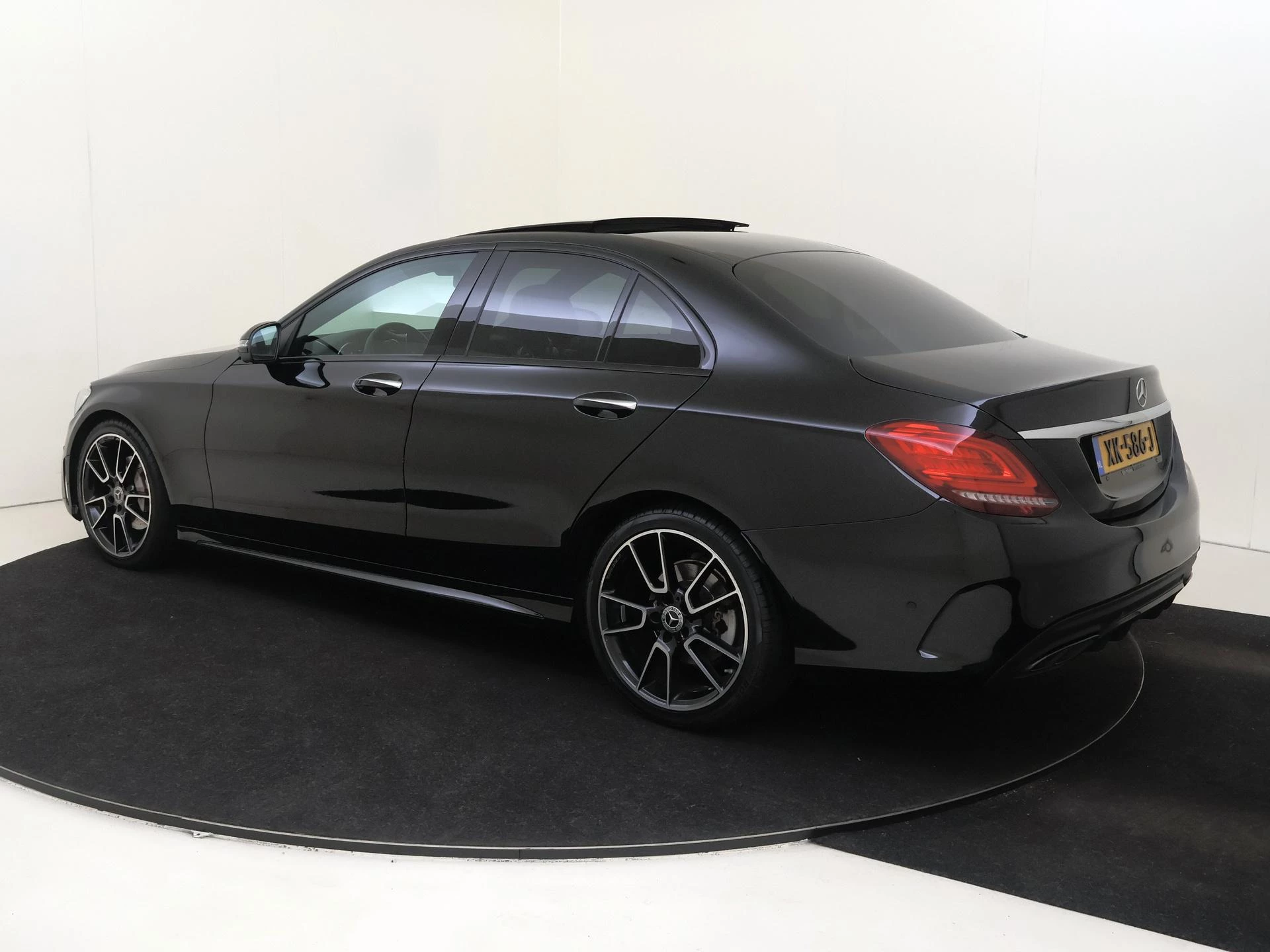 Mercedes-Benz C-Klasse 180 Premium Plus Pack
