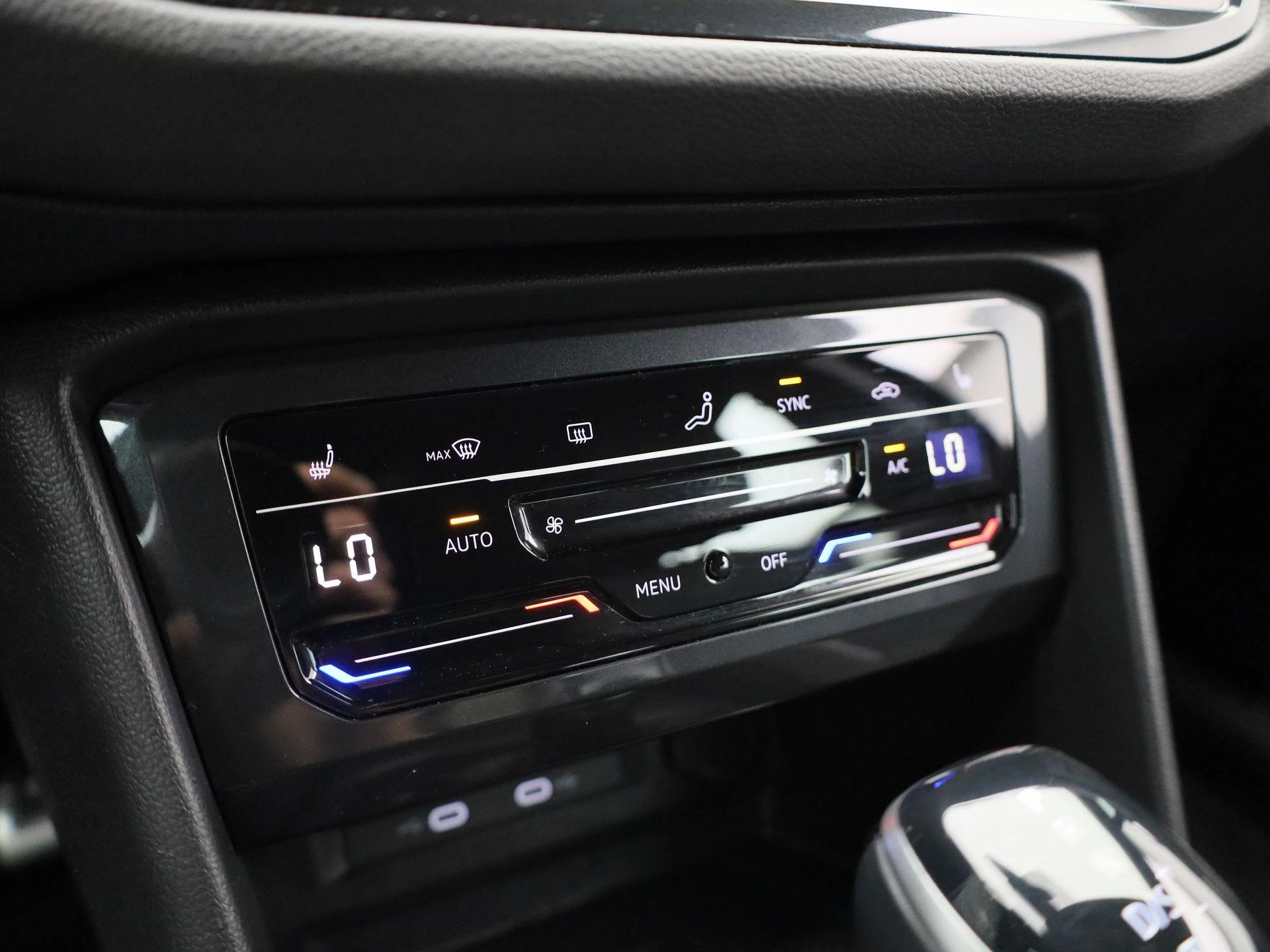 Volkswagen-Tiguan-image-27