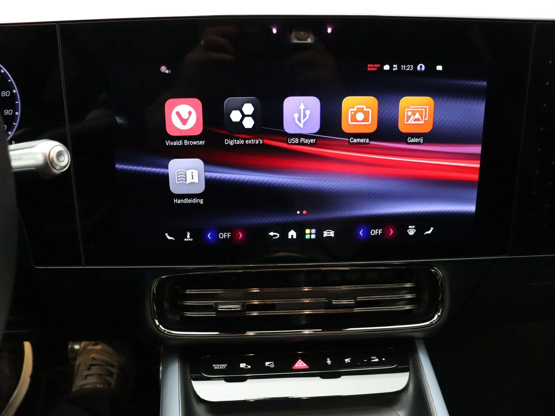 Mercedes-Benz-CLA-image-17