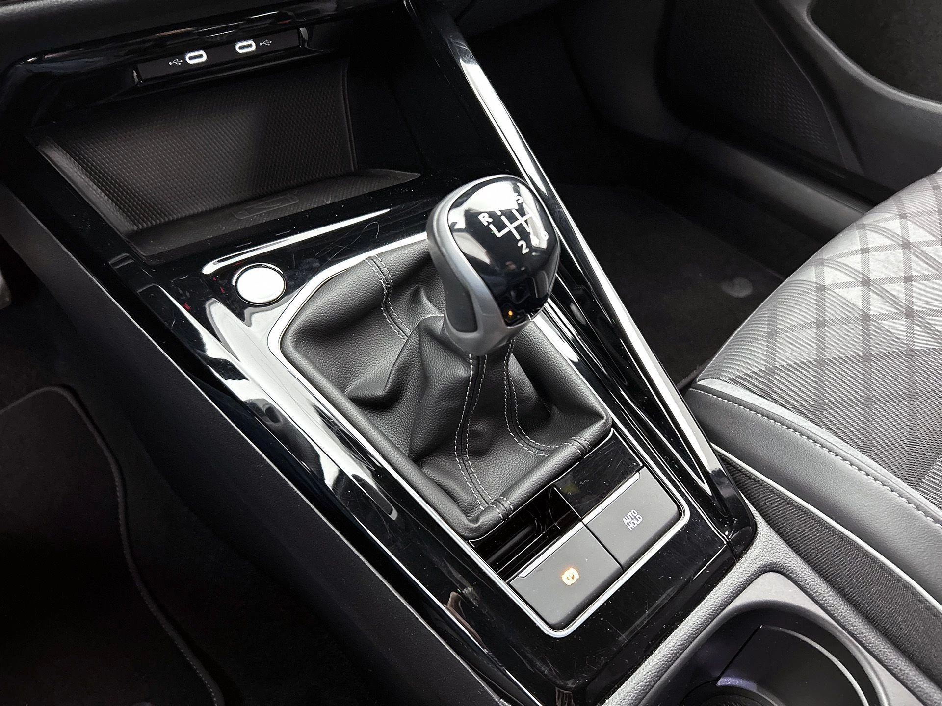 Volkswagen-Golf-image-29