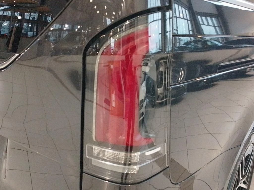 Mercedes-Benz-V-Klasse-image-18