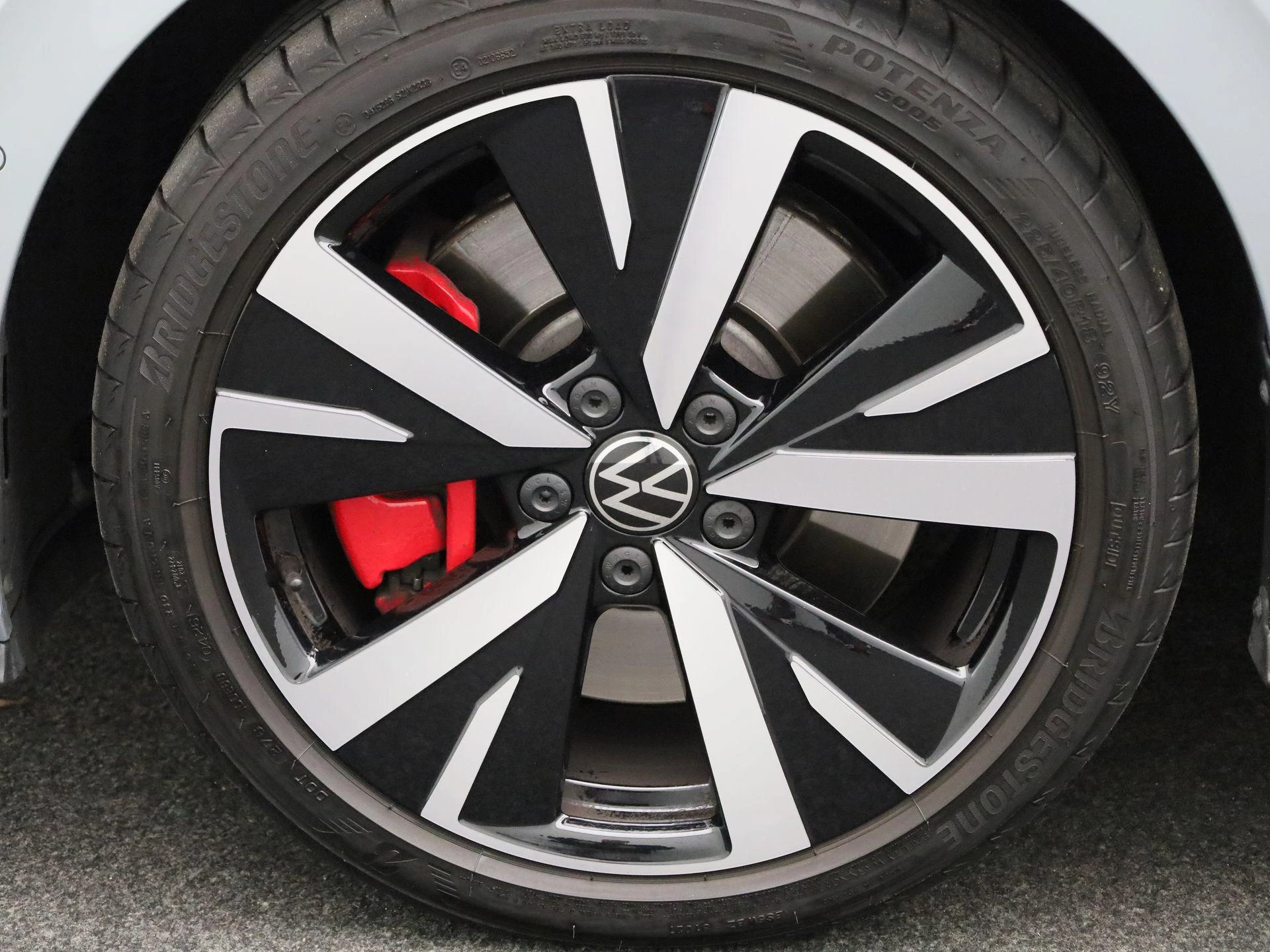 Volkswagen-Golf-image-12