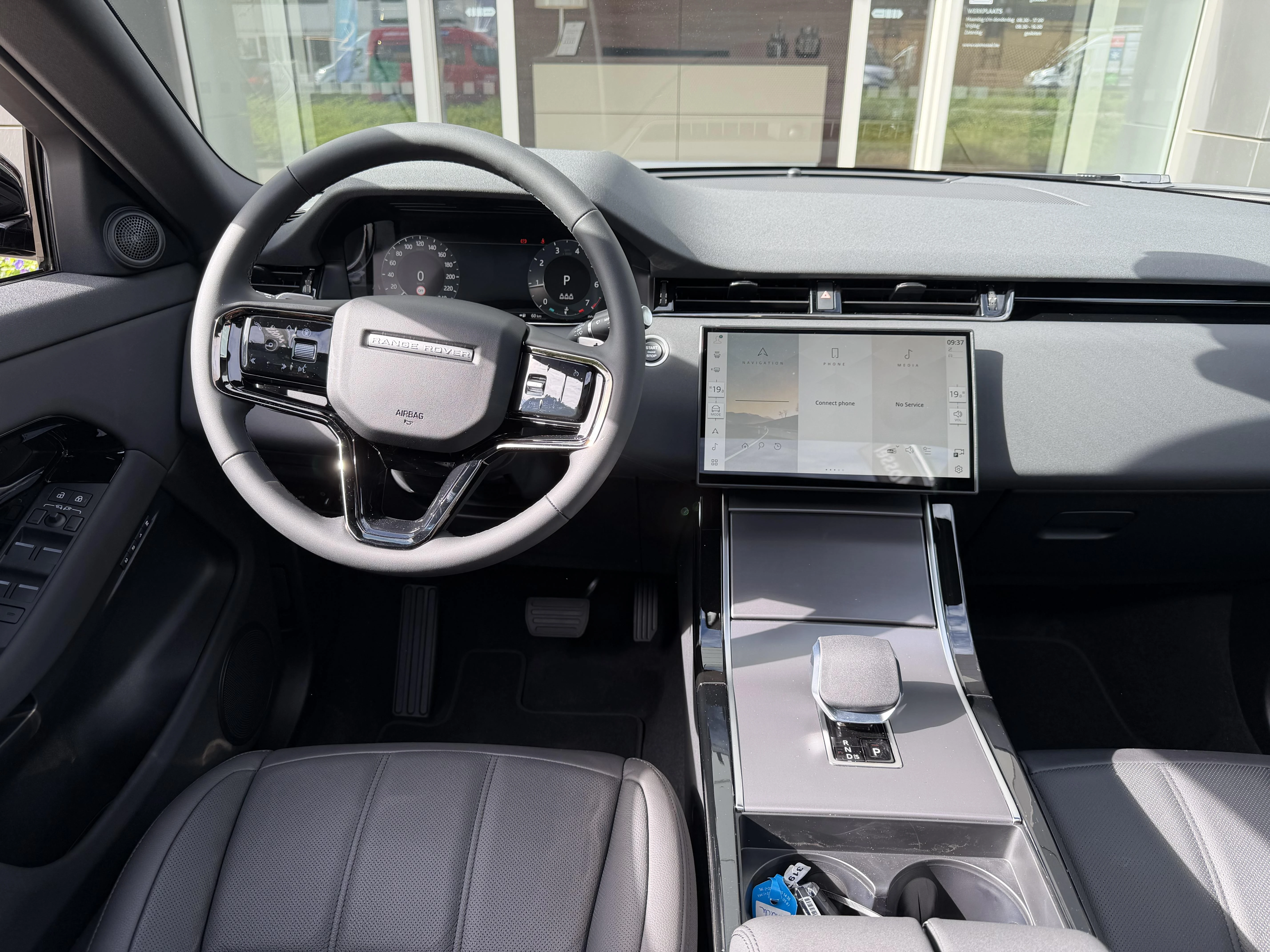 Land Rover-Range Rover Evoque-image-9