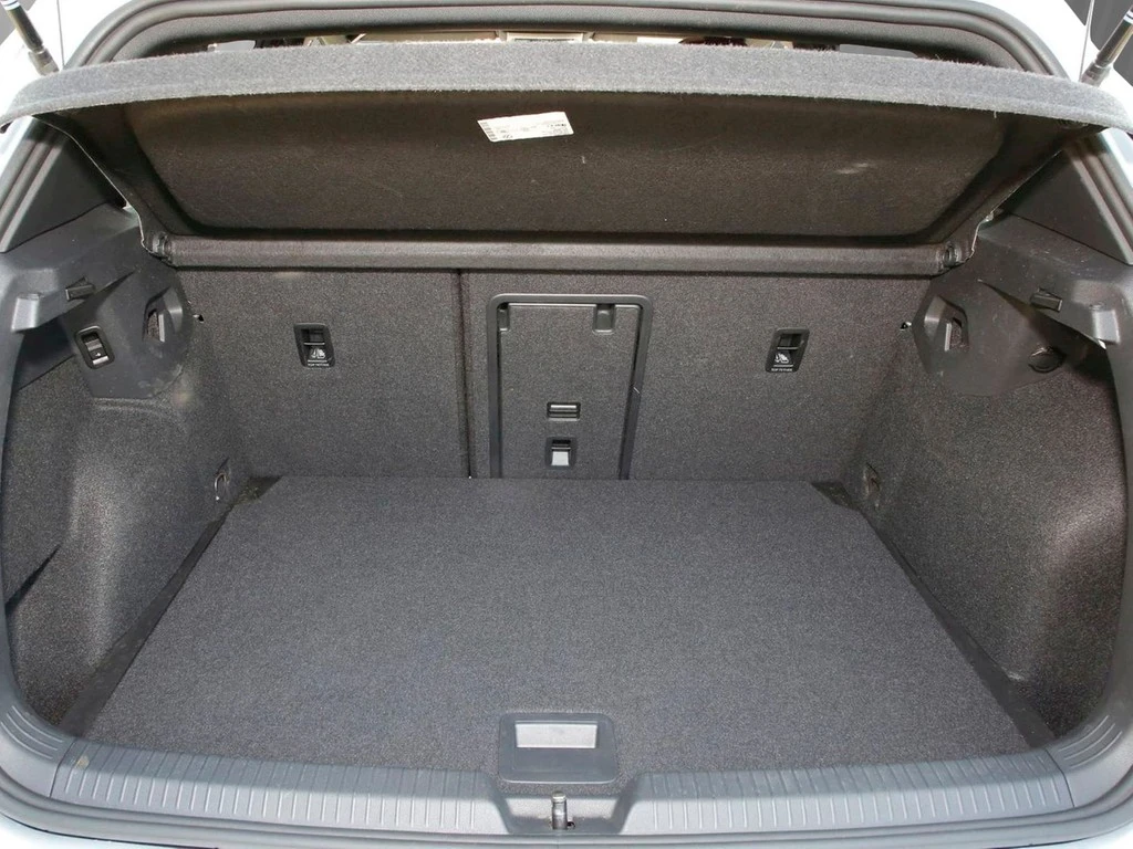 Volkswagen-Golf-image-5